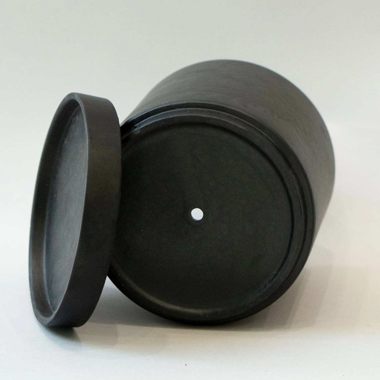 7 Pot with saucer (Black)