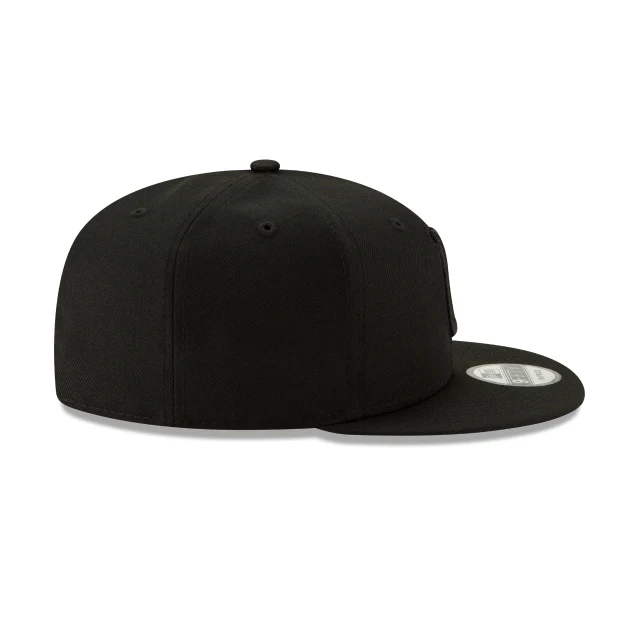 Indianapolis Colts Basic Black On Black 9FIFTY Snapback Hat