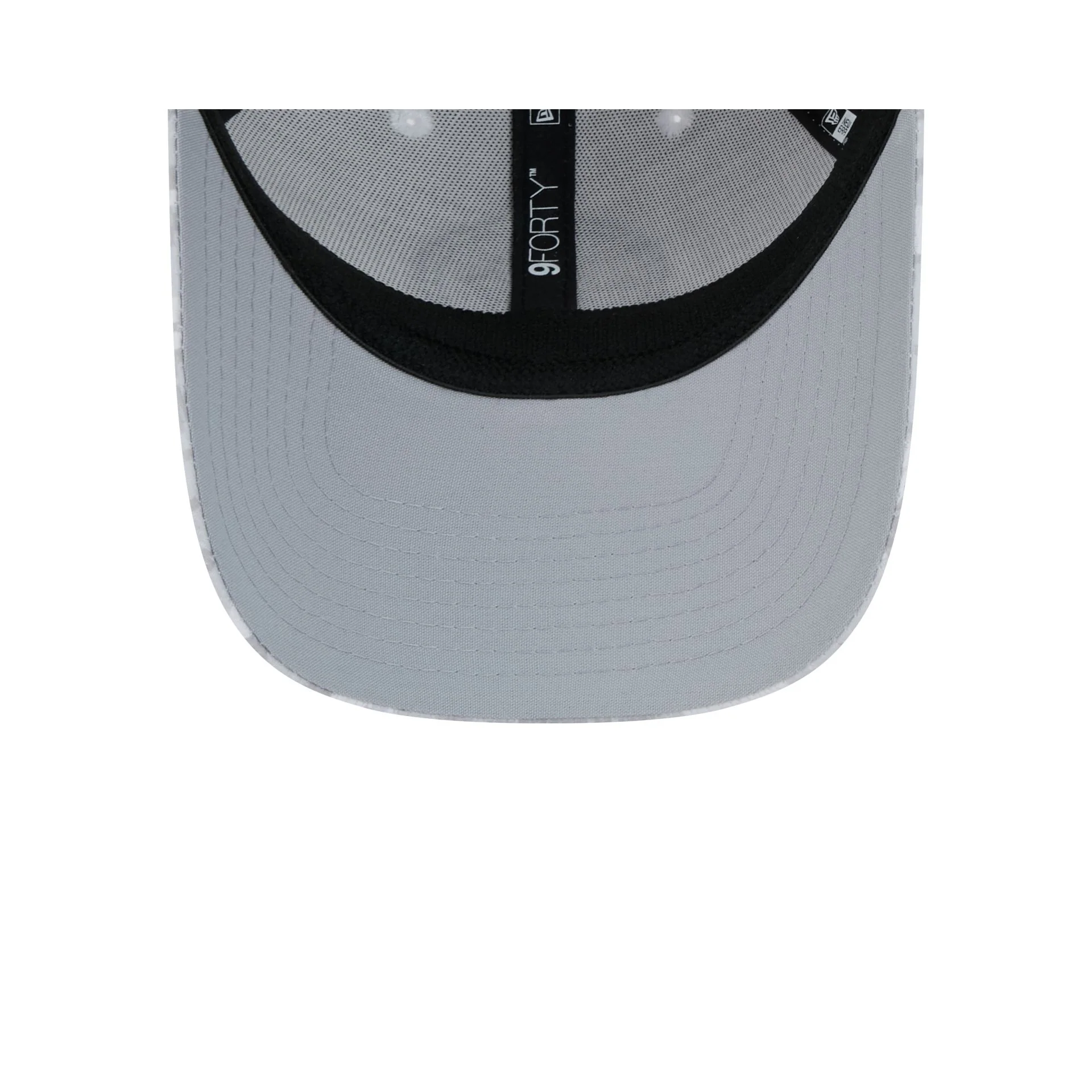 Pittsburgh Steelers 2024 Salute to Service 9FORTY Stretch-Snap Hat