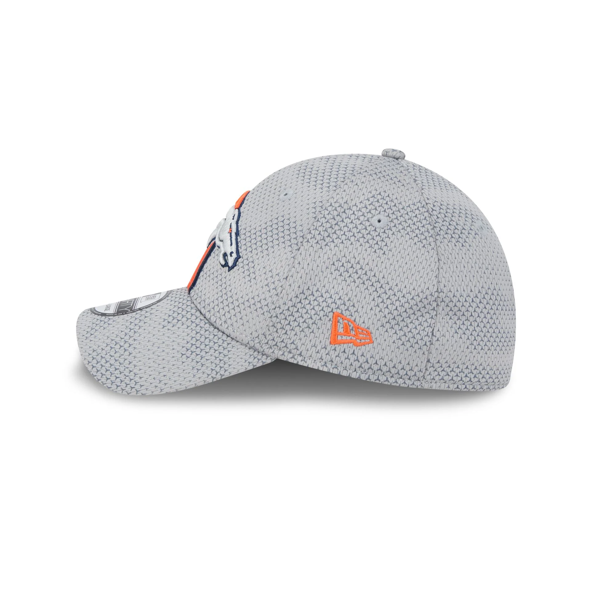 Denver Broncos 2024 Sideline Gray 39THIRTY Stretch Fit Hat