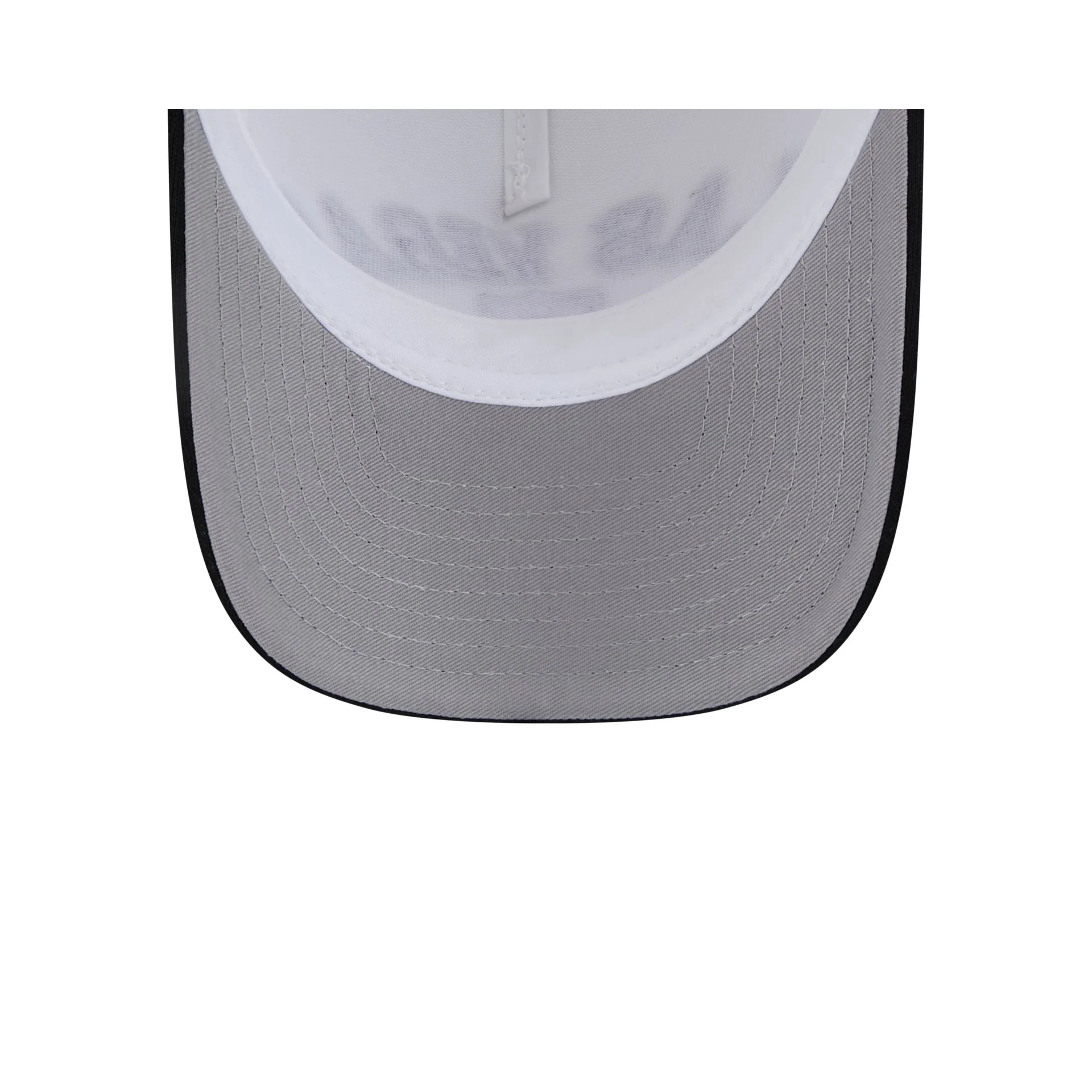 Las Vegas Raiders Chrome Arch 9FORTY M-Crown A-Frame Trucker Hat