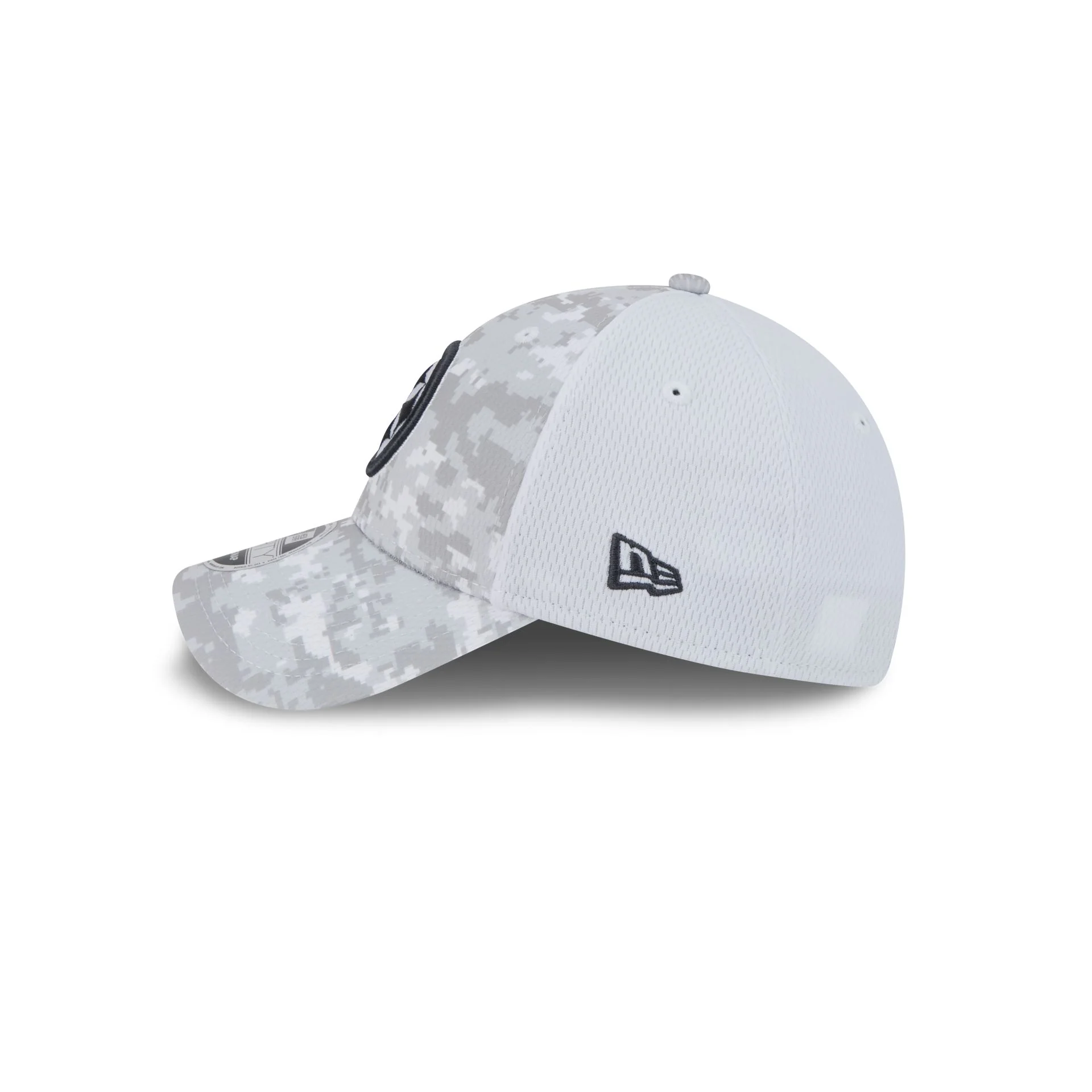 Pittsburgh Steelers 2024 Salute to Service 9FORTY Stretch-Snap Hat