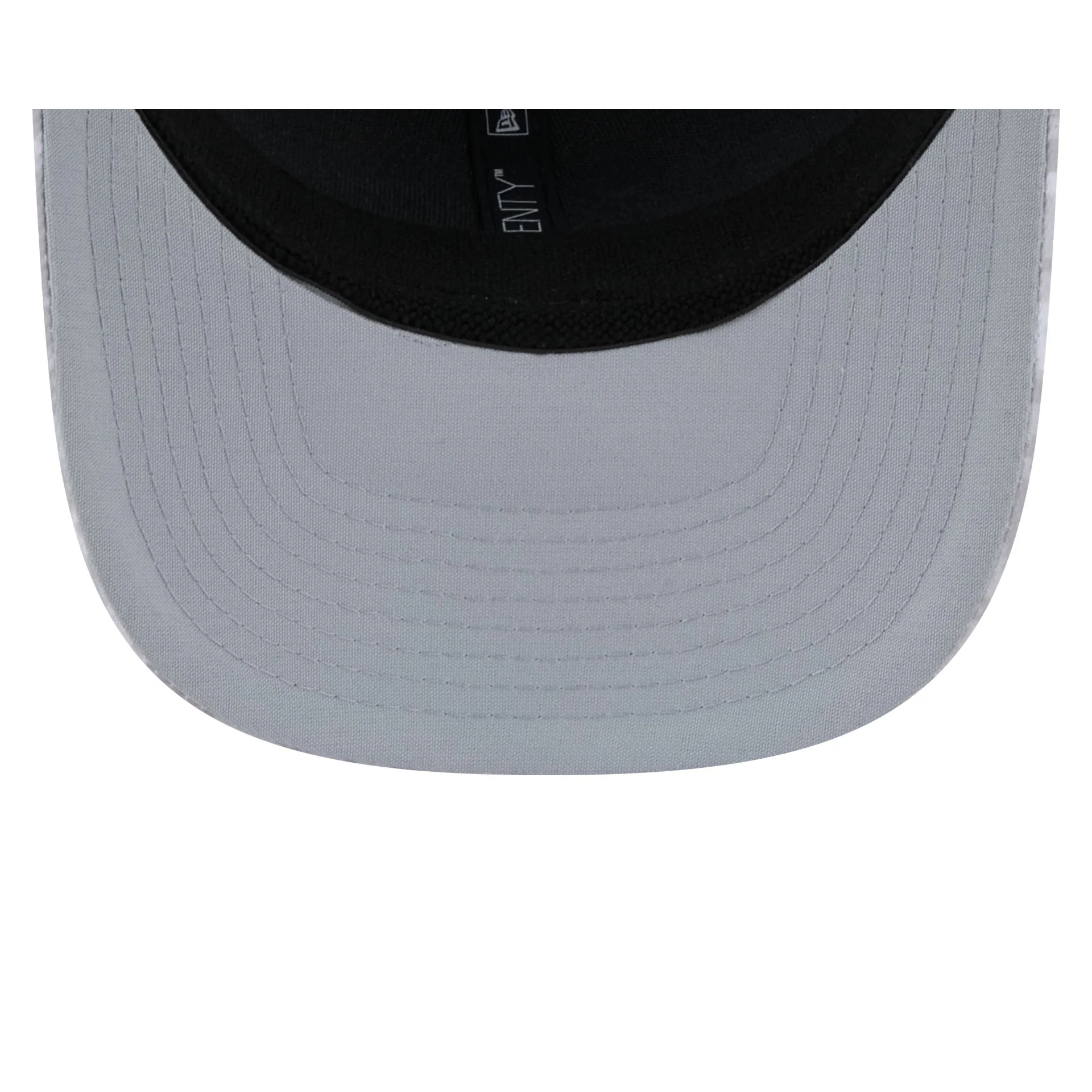 Kansas City Chiefs 2024 Salute to Service 9SEVENTY Trucker Hat