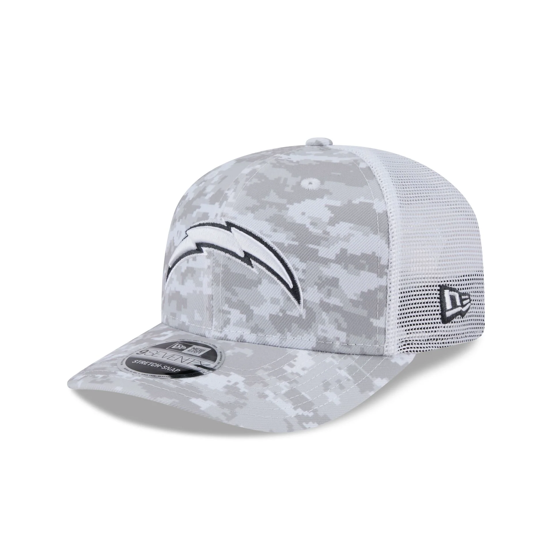Los Angeles Chargers 2024 Salute to Service 9SEVENTY Trucker Hat