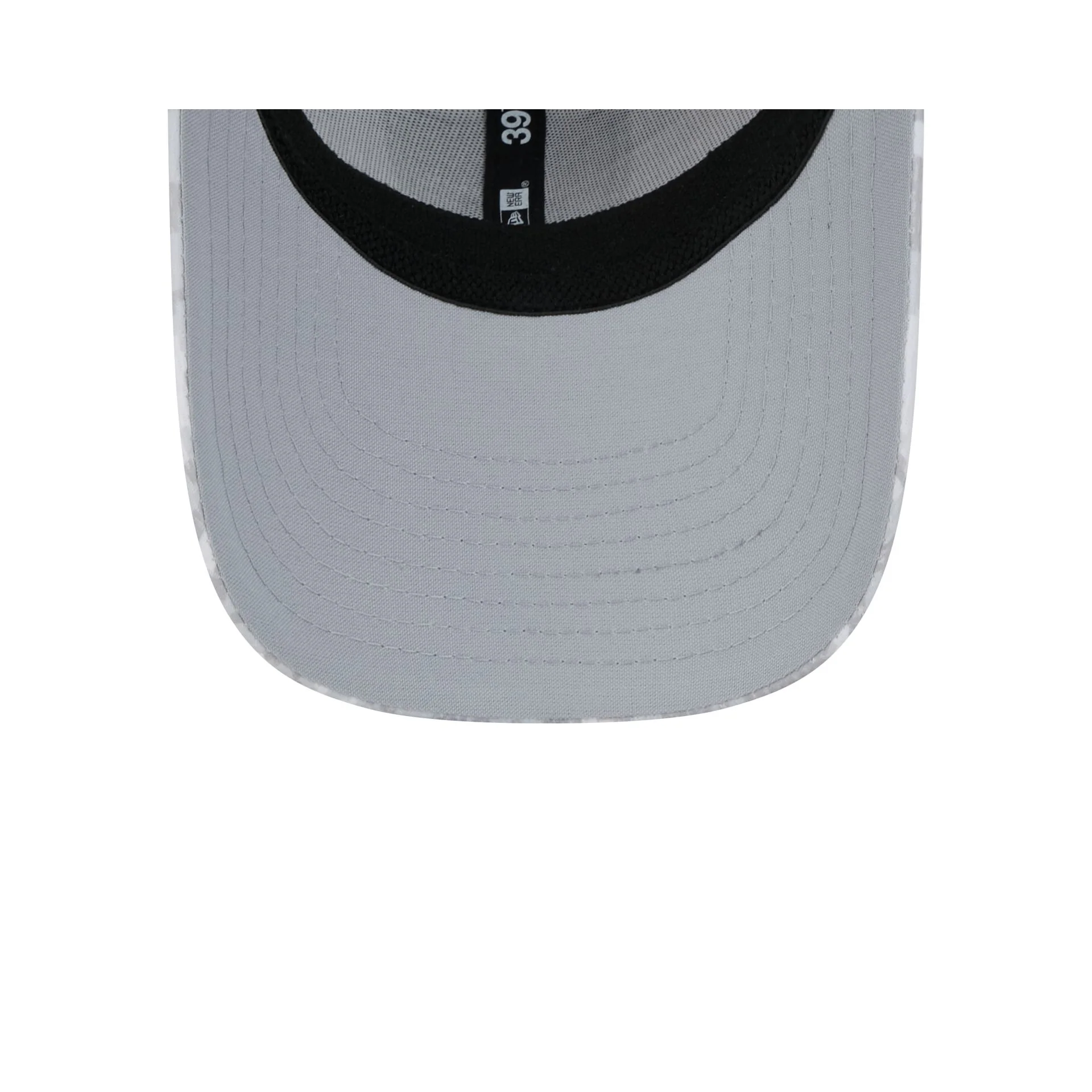 Las Vegas Raiders 2024 Salute to Service 39THIRTY Stretch Fit Hat