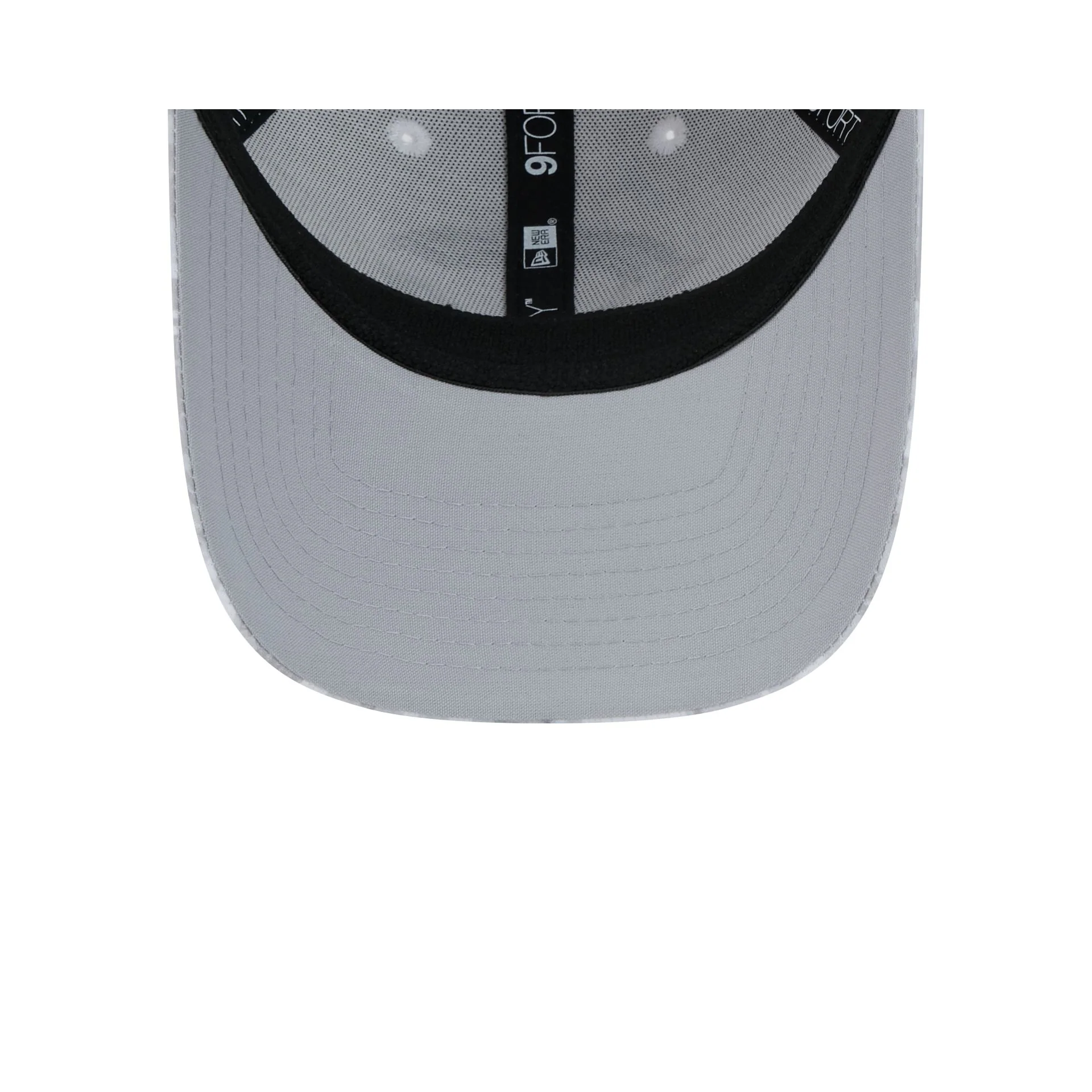 Chicago Bears 2024 Salute to Service 9FORTY Stretch-Snap Hat