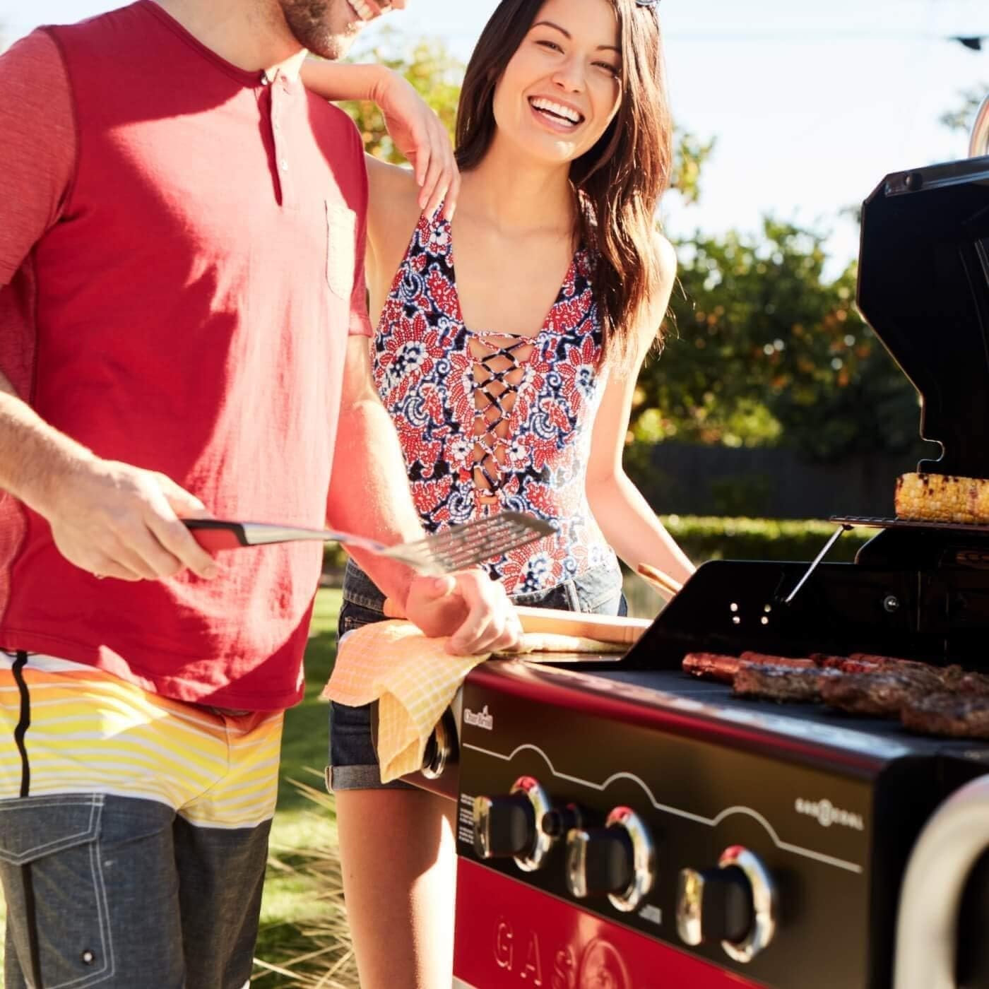 Gas2Coal® Barbacoa híbrida: barbacoa de gas y carbón de tres quemadores, acabado en negro.