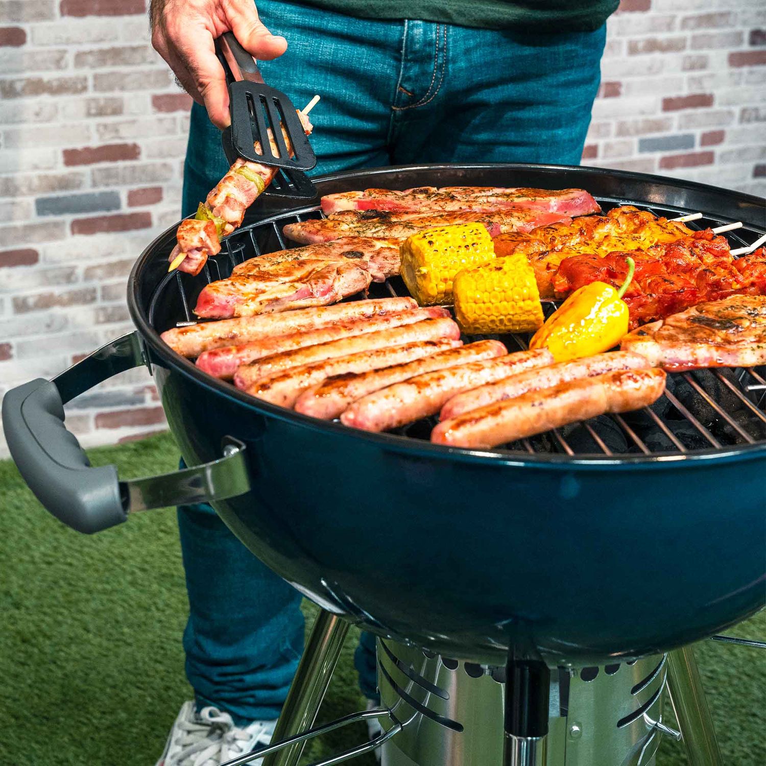 Barbacoa De Carbón Portátil Con Ruedas Kekai Yellowstone 58x47x100 Cm Redonda Con Tapa Y Encendedor Esmaltado En Azul