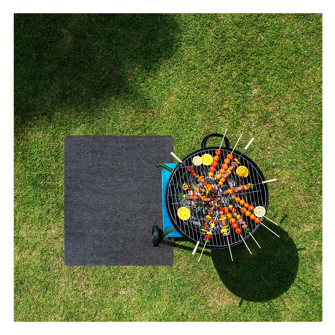 Acomoda Textil – Alfombra Ignífuga Para Barbacoa Negro Con Revestimiento Antideslizante 100x120 Cm. Alfombrilla Ajustable Fácil Limpieza Para Proteger Suelo Interior Y Exterior.