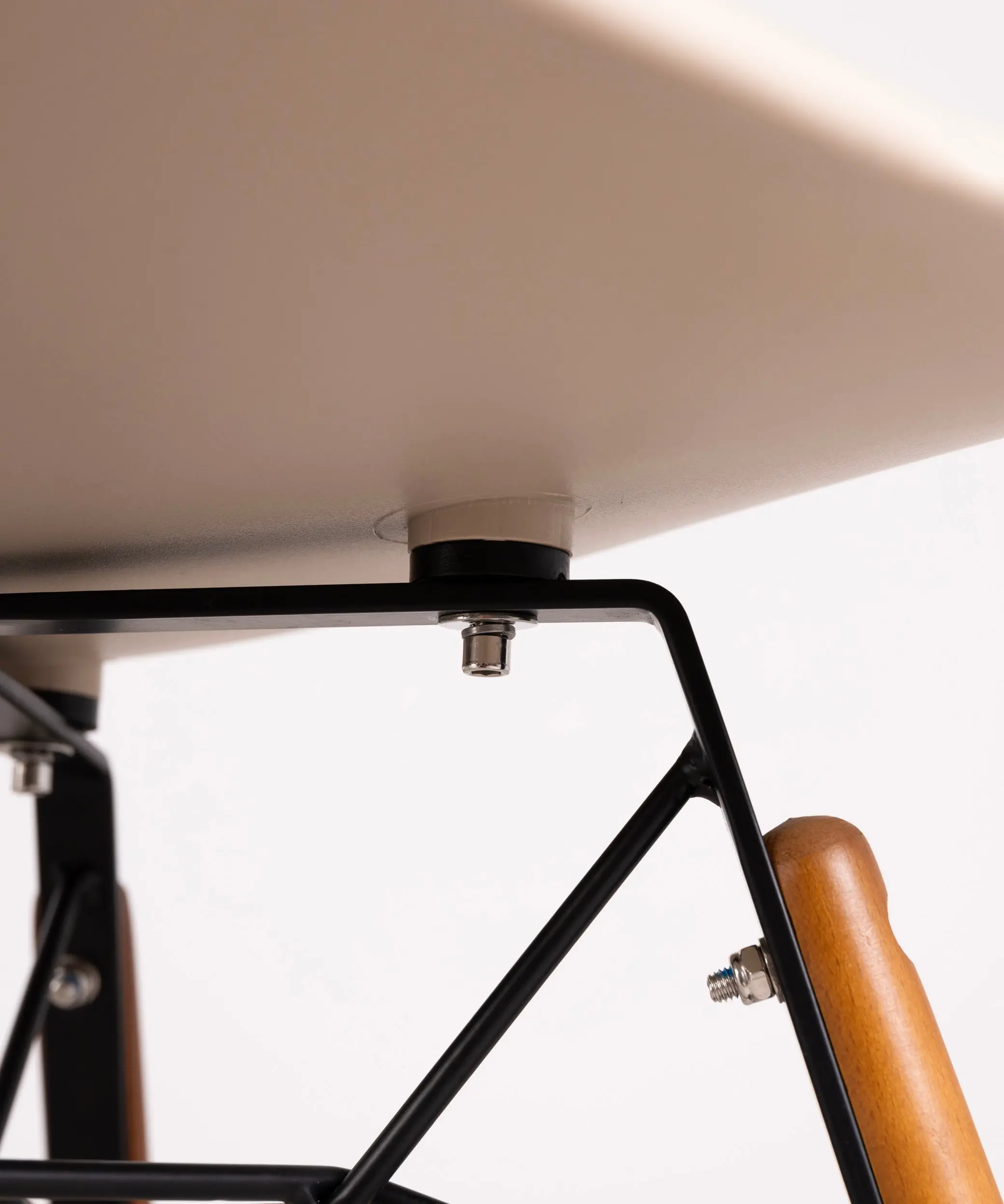 Silla de Polipropileno y Madera Elon