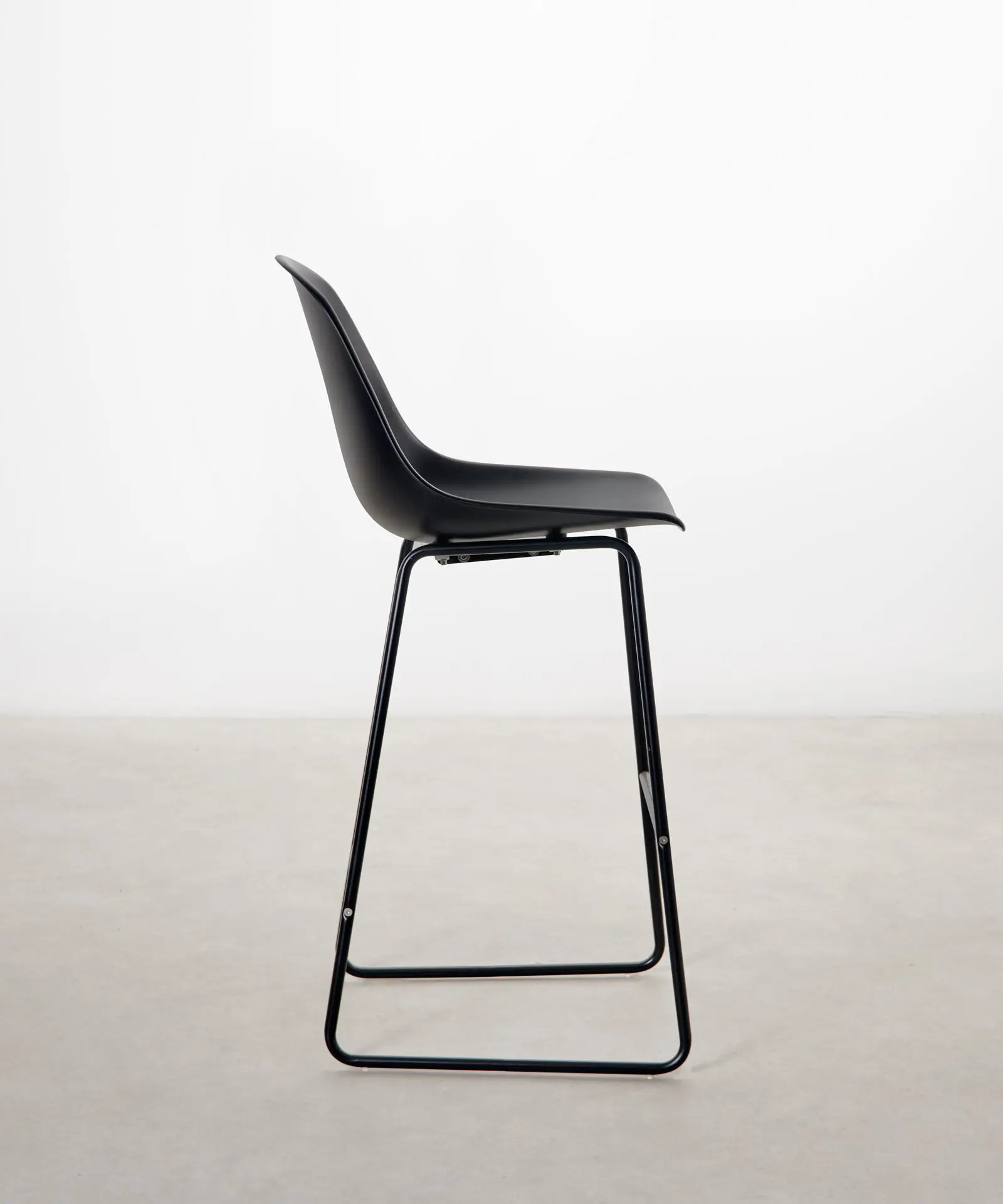 Taburete en Polipropileno y Metal Veko