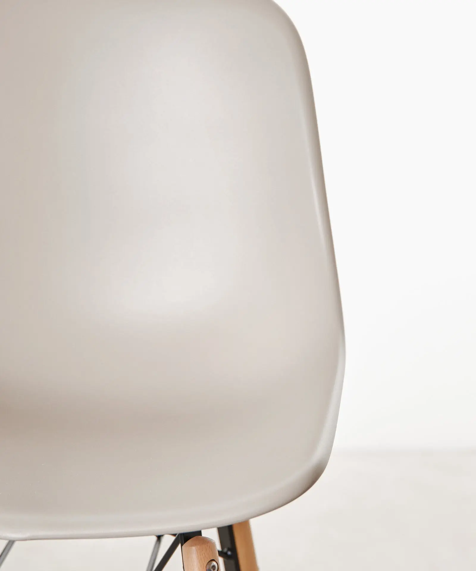 Taburete de Polipropileno y Madera Elon