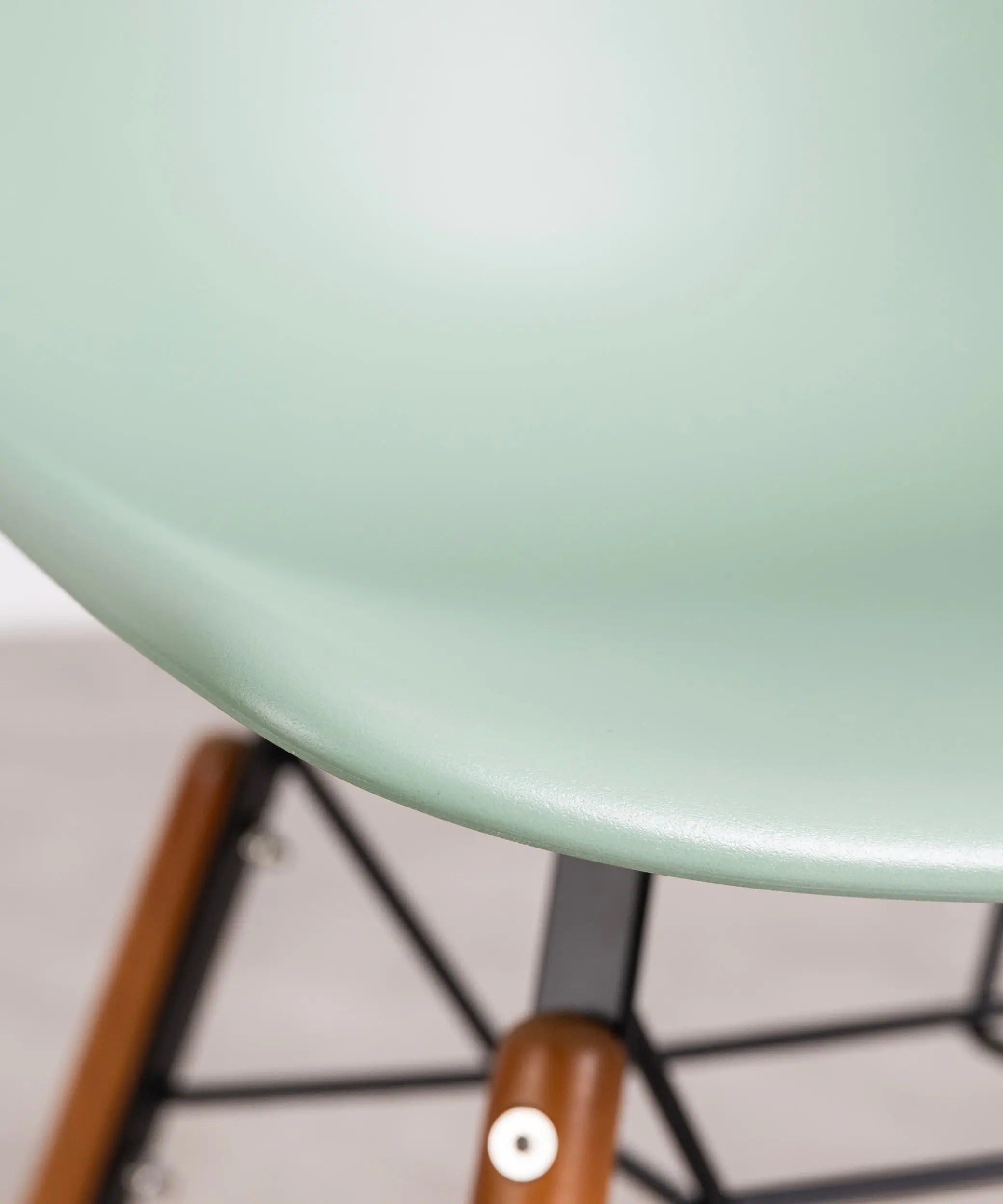 Silla de Polipropileno y Madera Elon