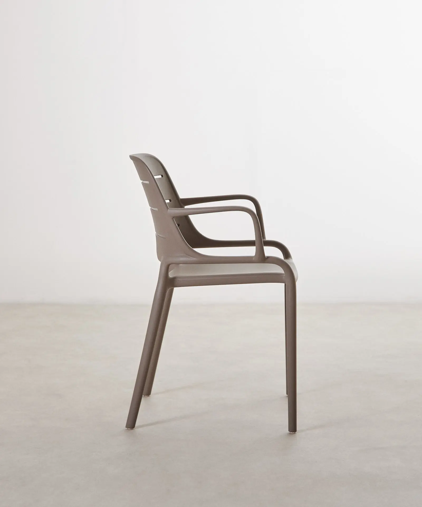 Silla de Polipropileno con Reposabrazos Mila