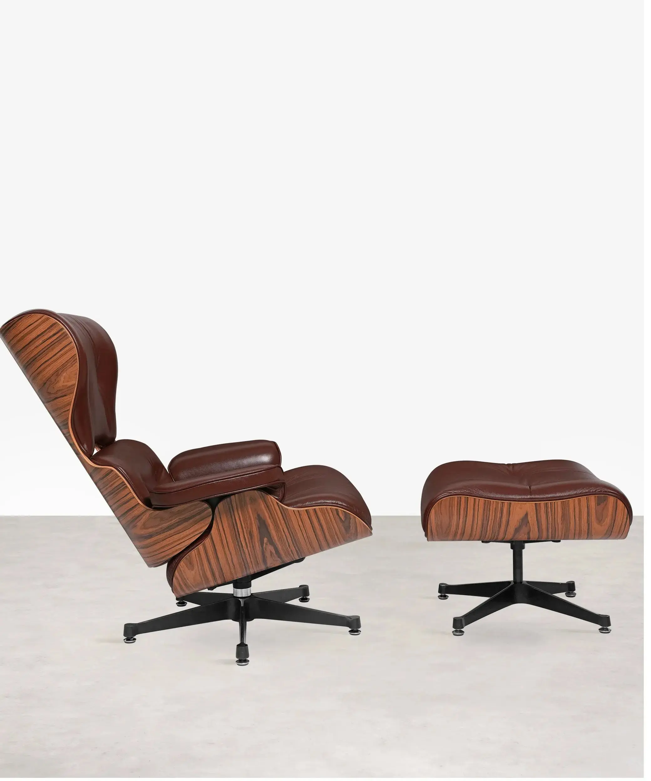 Sillón en Madera Tapizado en Piel con Reposapiés Magnum