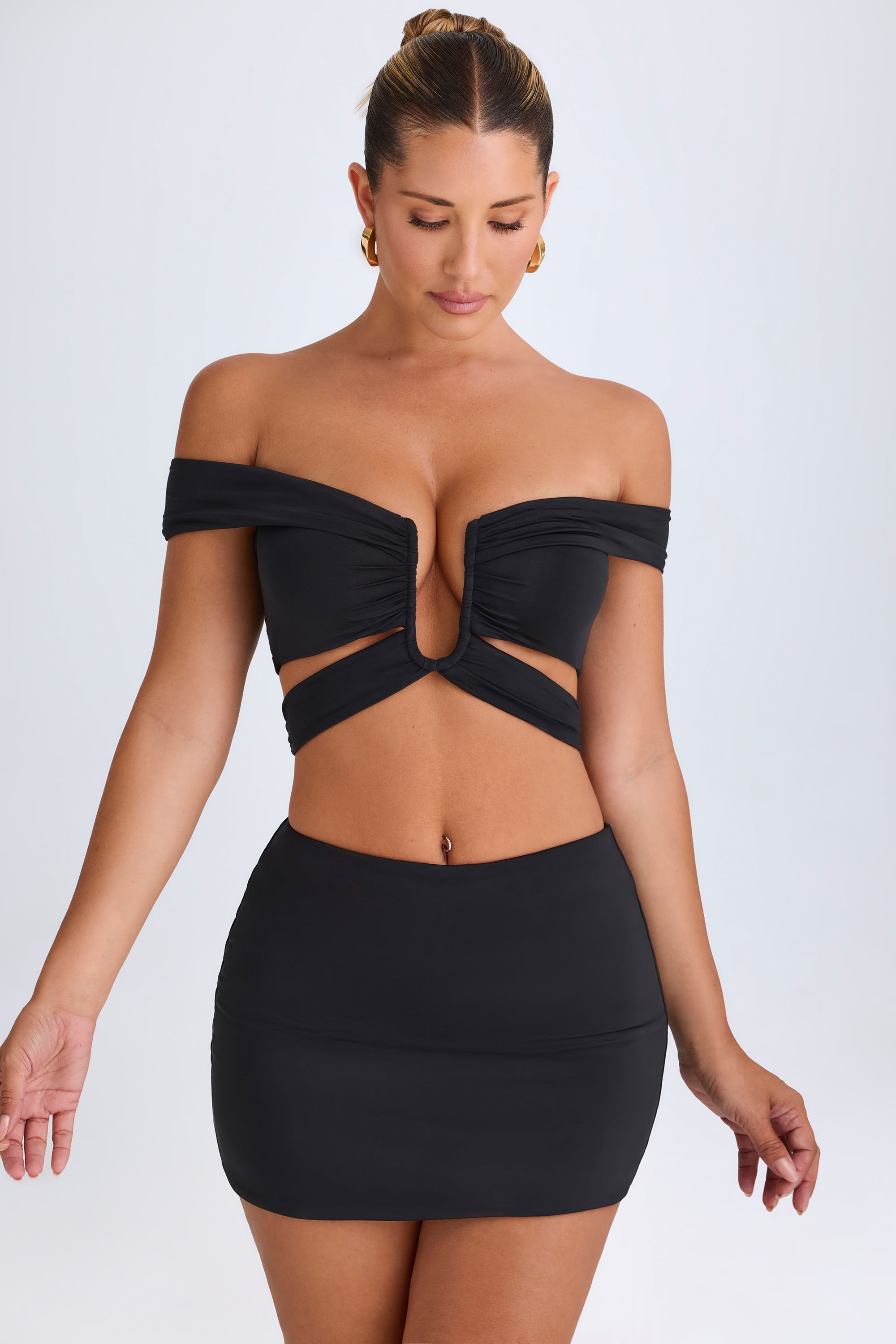 Zene-Cut-Out Off-Shoulder Crop Top in Black