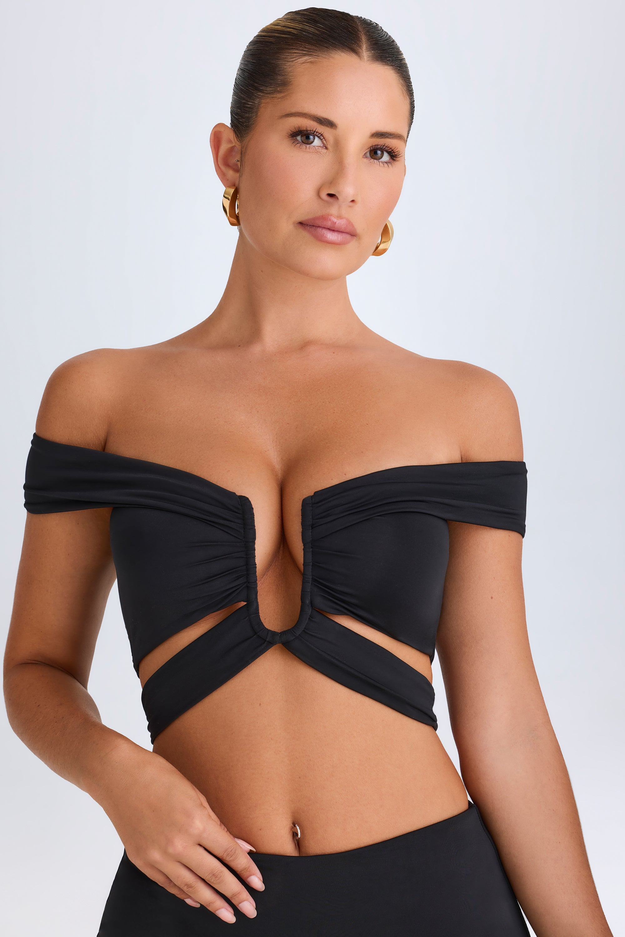 Zene-Cut-Out Off-Shoulder Crop Top in Black