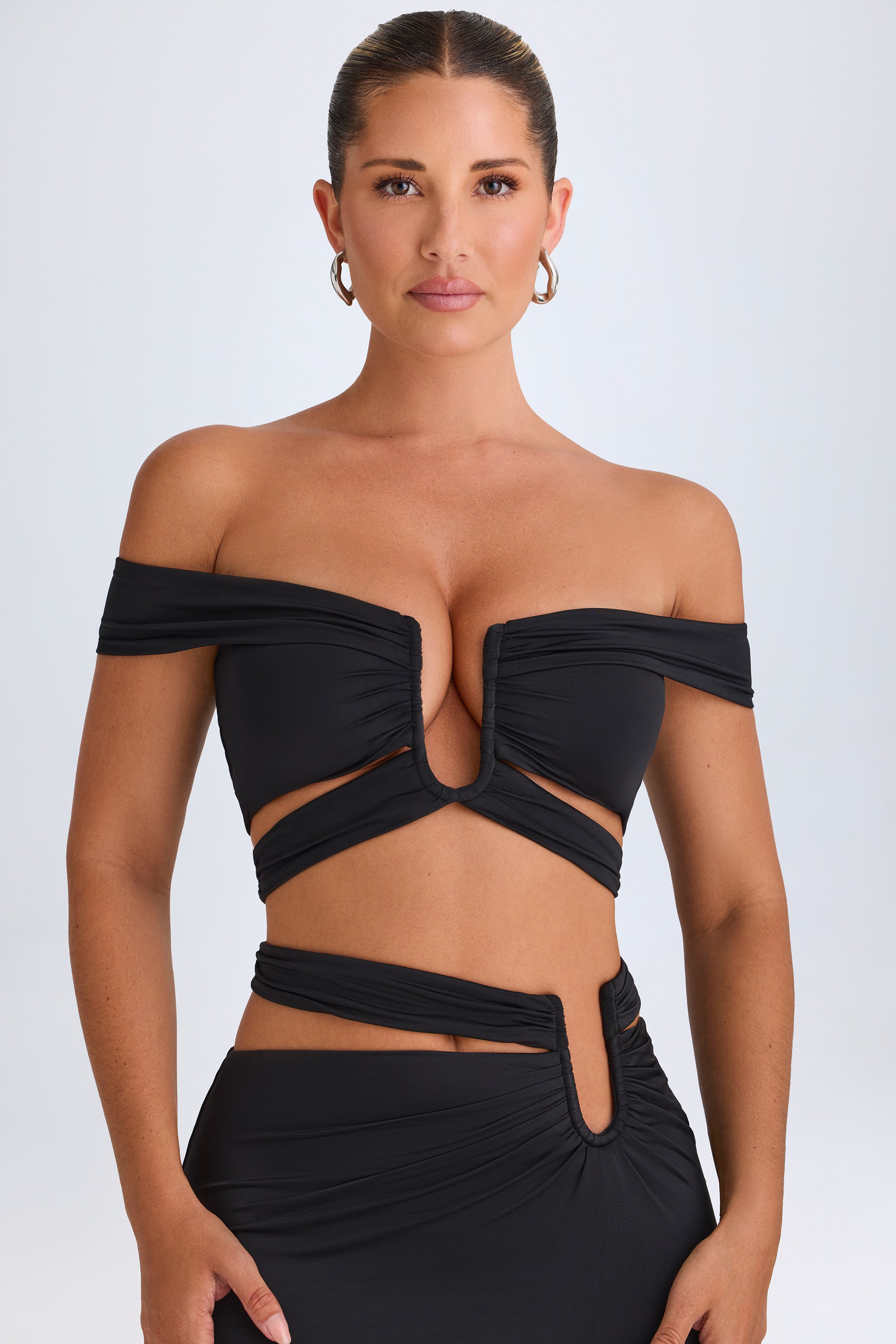 Zene-Cut-Out Off-Shoulder Crop Top in Black