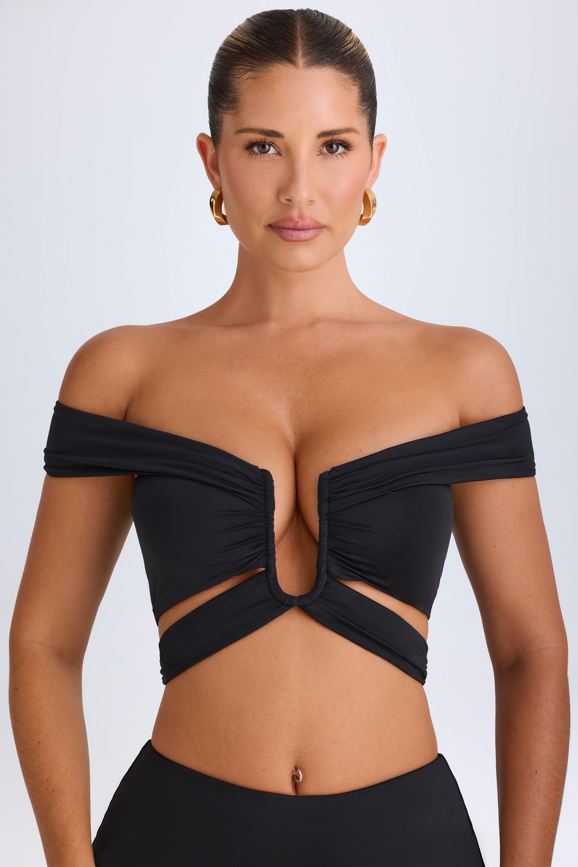 Zene-Cut-Out Off-Shoulder Crop Top in Black