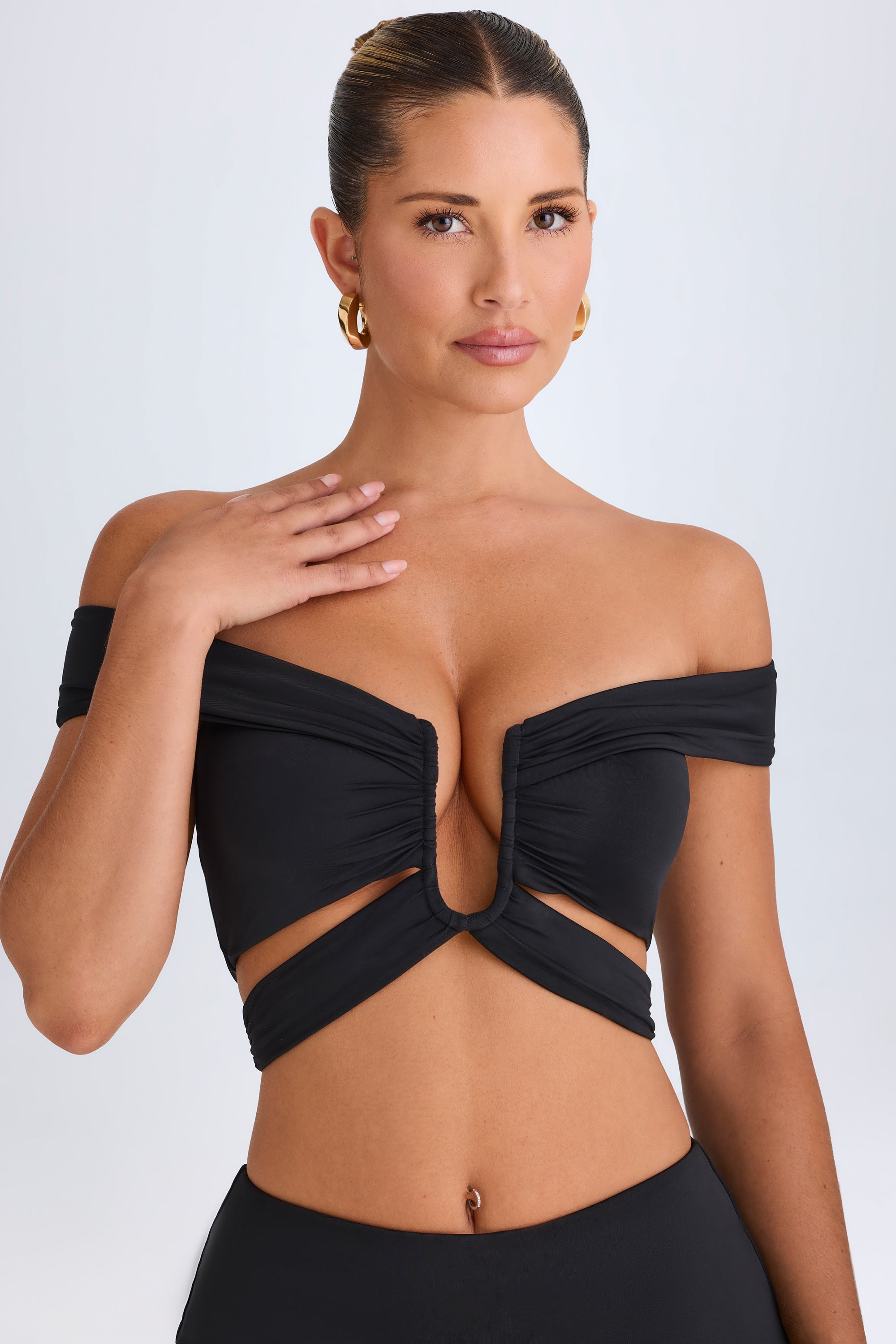 Zene-Cut-Out Off-Shoulder Crop Top in Black