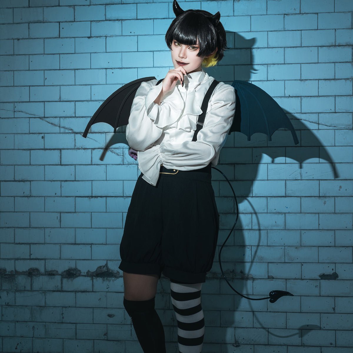 Traje de Cosplay de Bachira de Blue Lock Completo con Cuerno Maligno, Peluca, Cola, Camisa, Pantalones y Red de Rosa - Fantasia Cosera