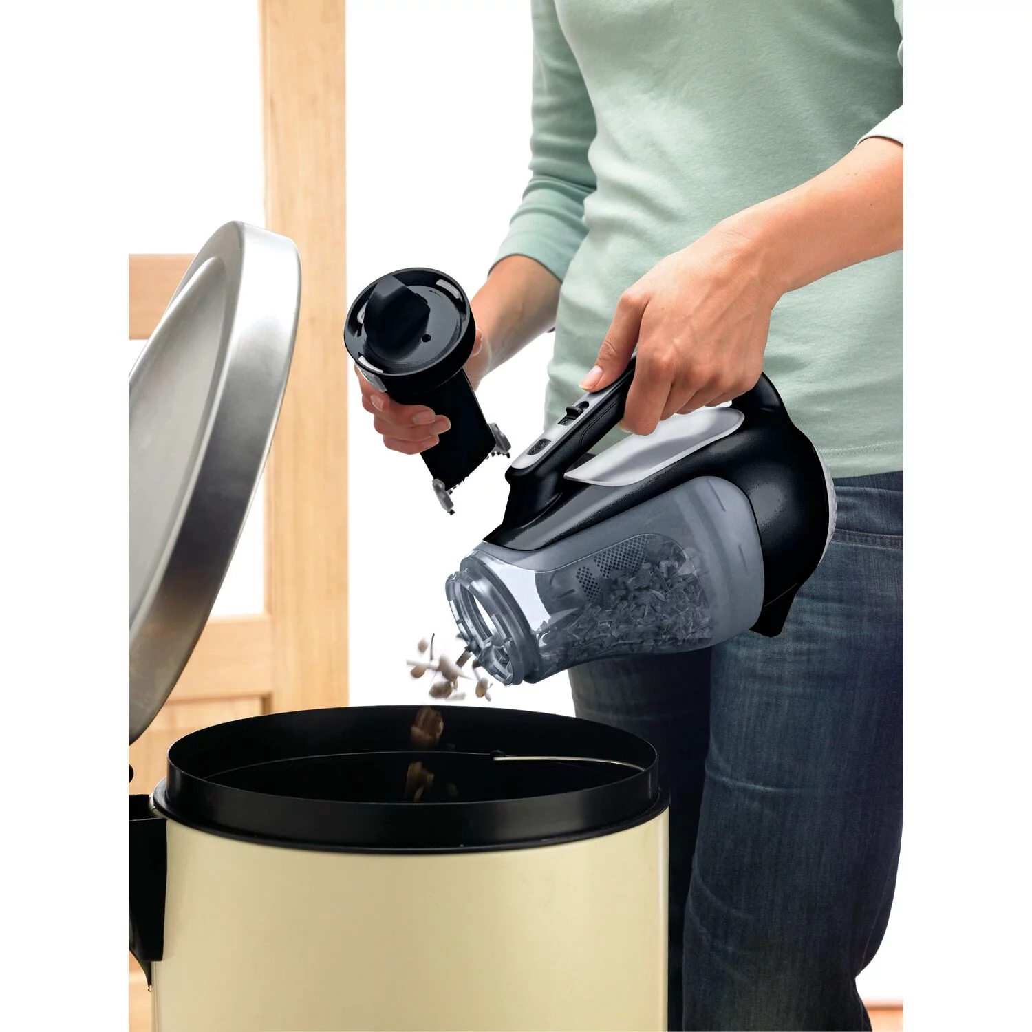 Black & Decker BDH2000L 20V MAX Cordless Lithium-Ion Platinum Hand Vacuum Kit - MadeInUSA