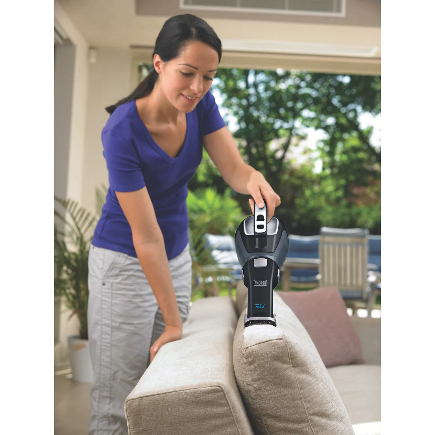 Black & Decker BDH2000L 20V MAX Cordless Lithium-Ion Platinum Hand Vacuum Kit - MadeInUSA