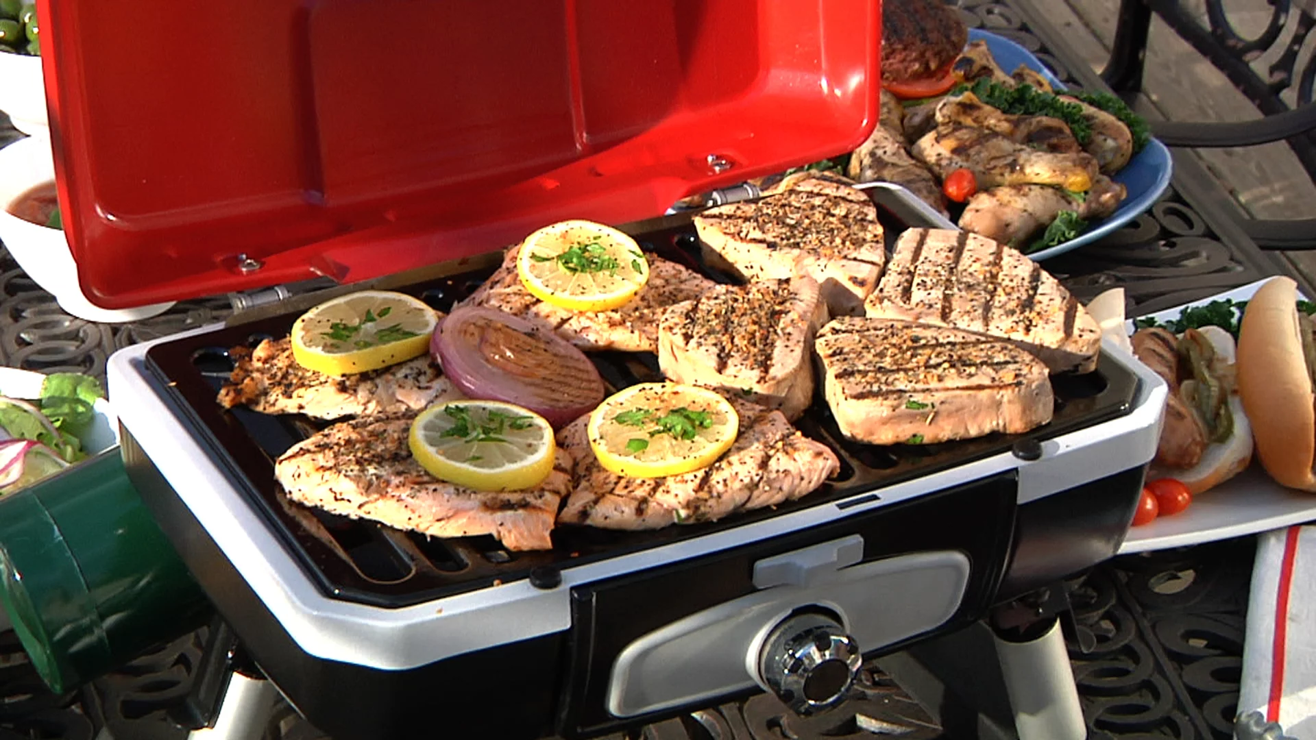 Cuisinart Petite Gourmet Portable Tabletop Gas Grill - MadeInUSA