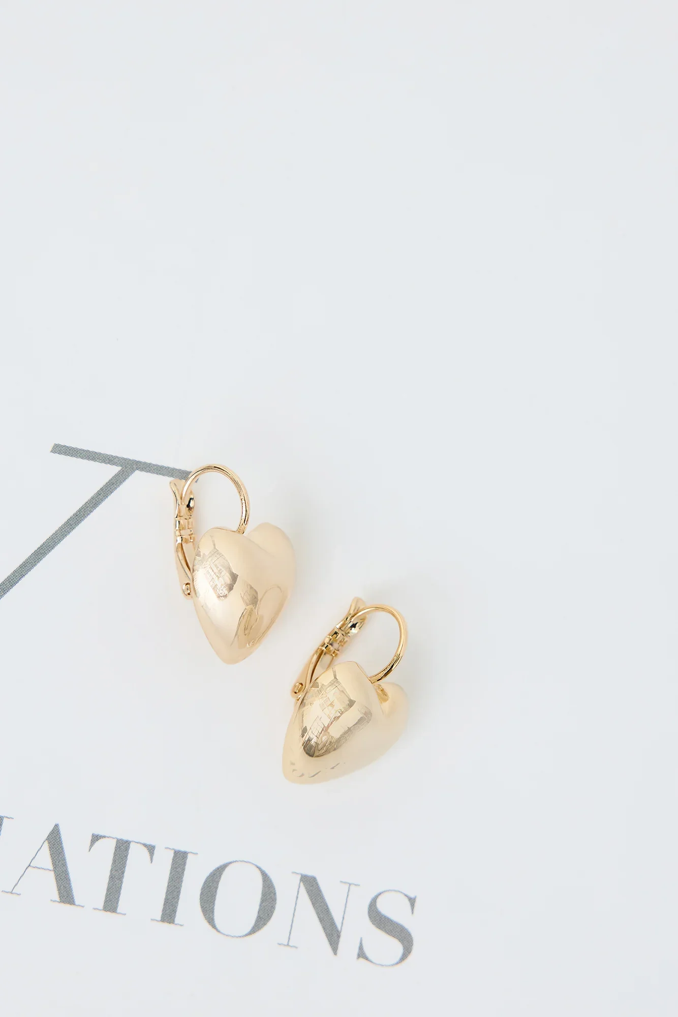 Into Love Earrings Gold