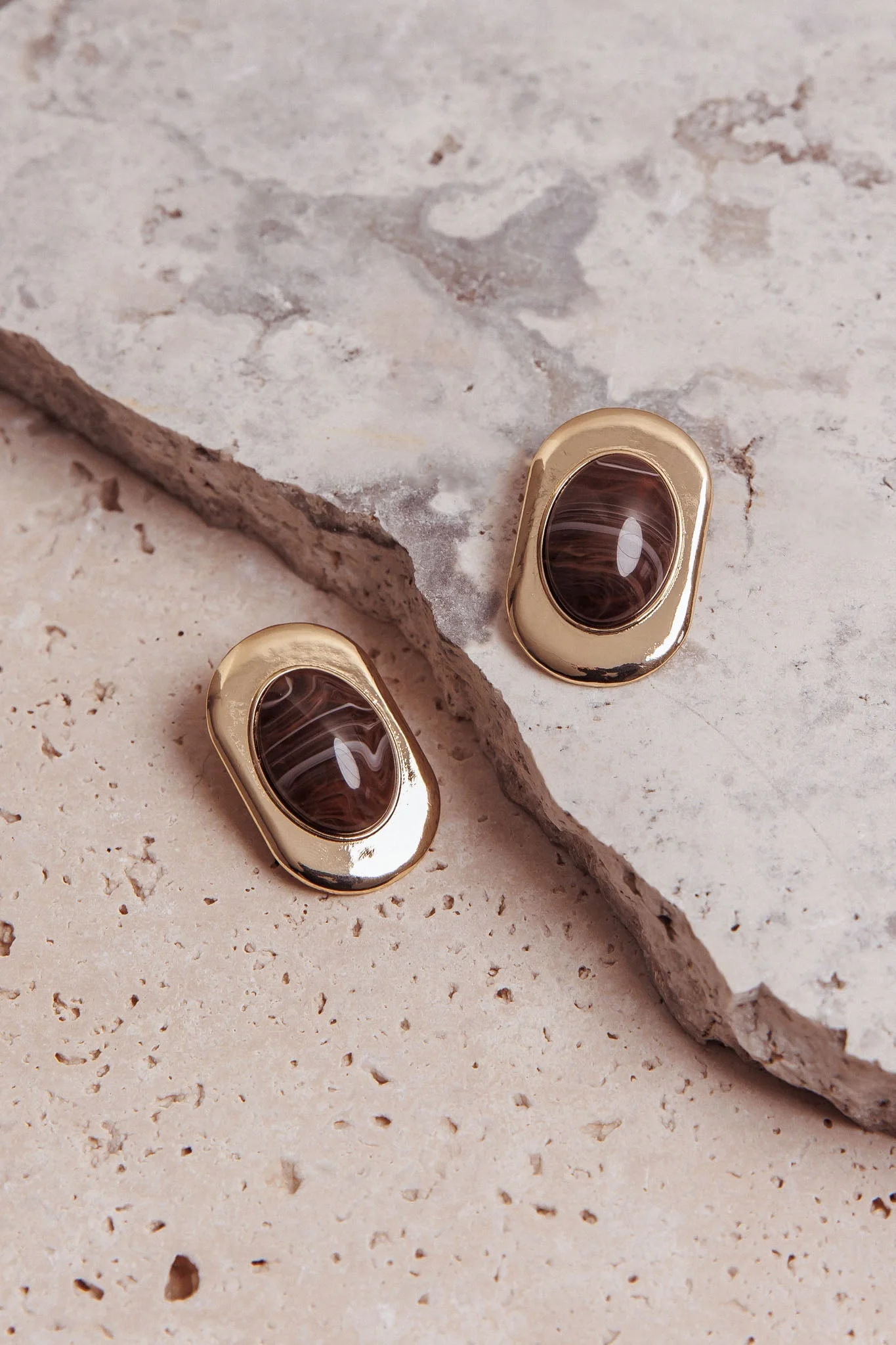 Tammy Squoval Cabochon Earrings Gold/Chocolate