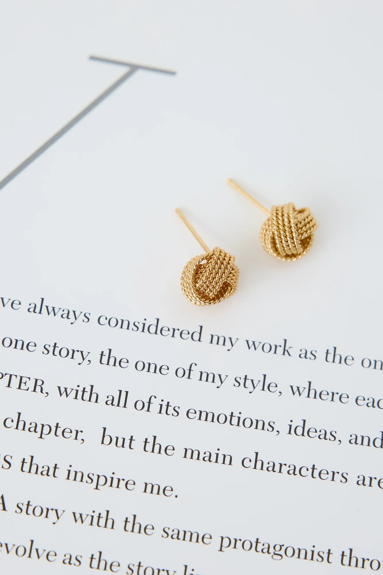 Iconic Girl Earrings Gold