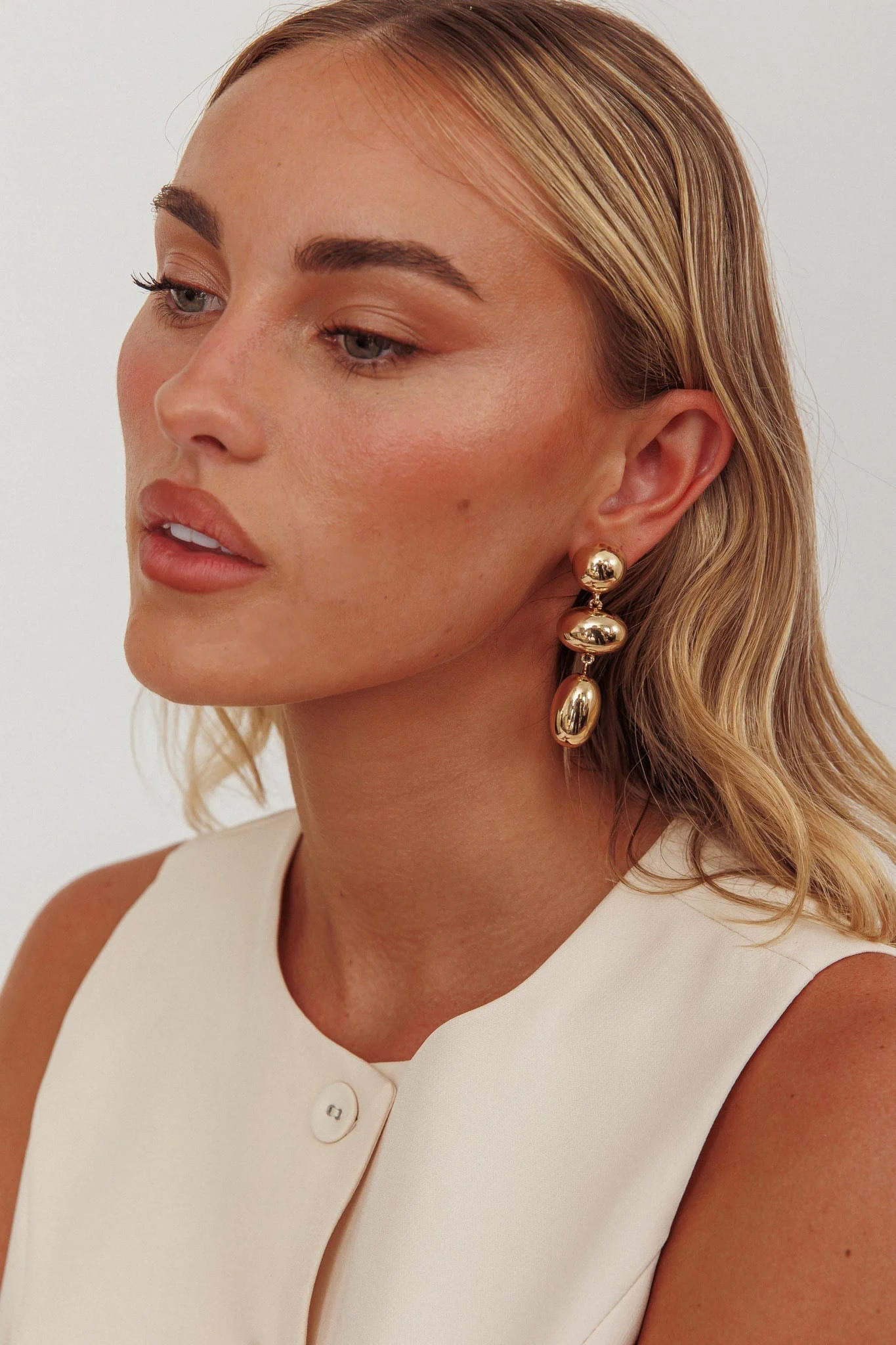 Amy Pebble Droplet Earrings Gold