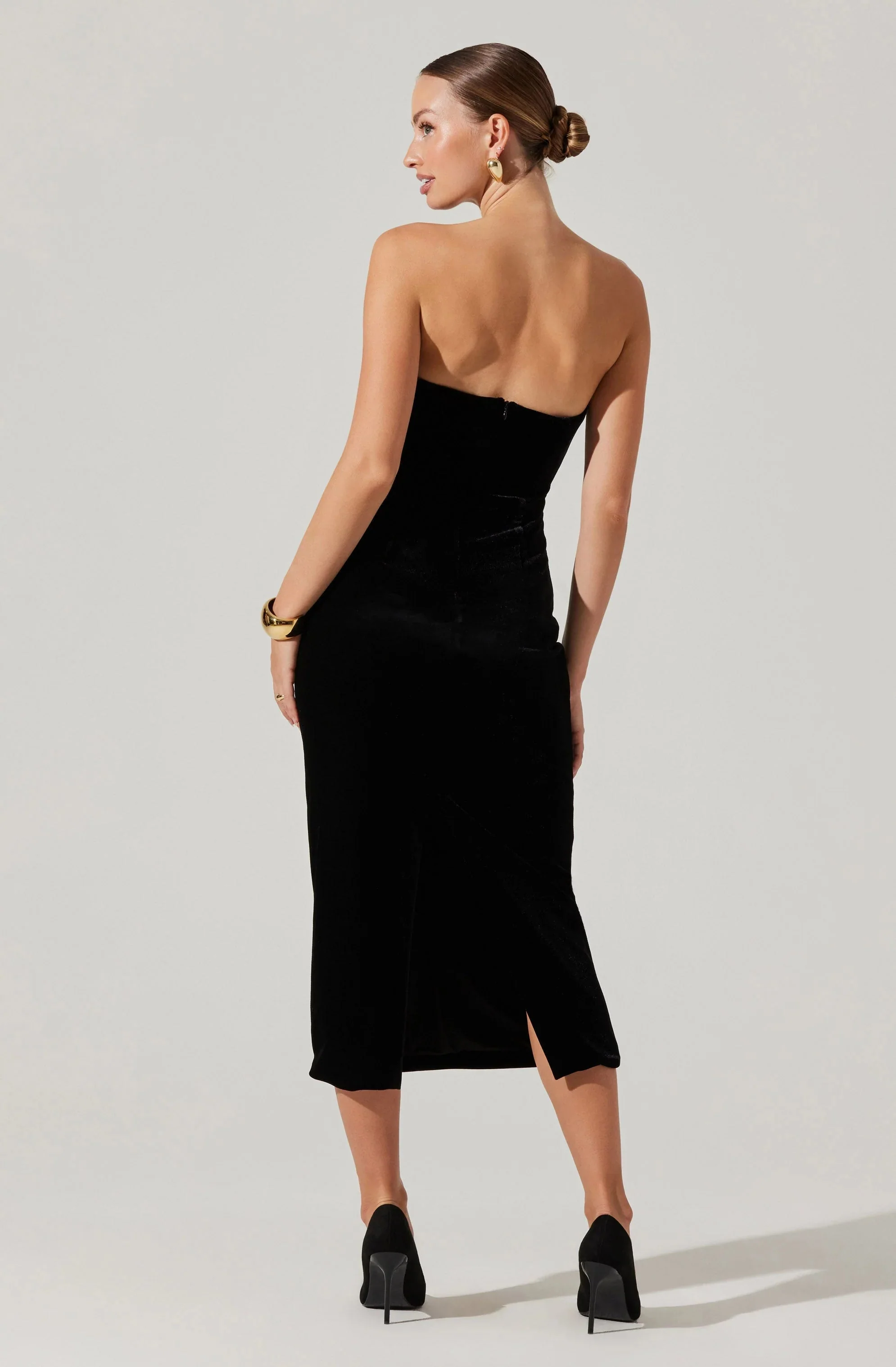 Arista Sweetheart Velvet Midi Dress