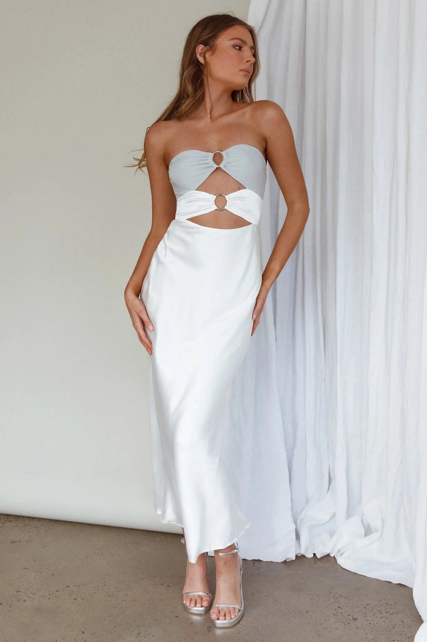 L'Amore Cut-Out Bodice Midi Dress Silver/White