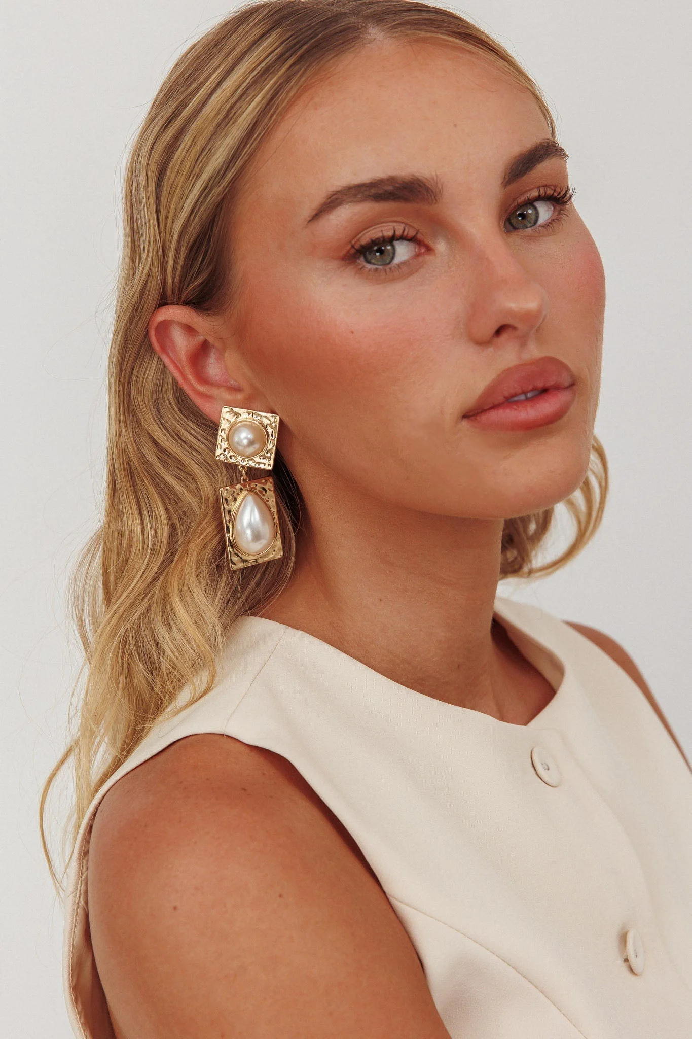 Chloe Hammered Drop Earrings Gold/Pearl