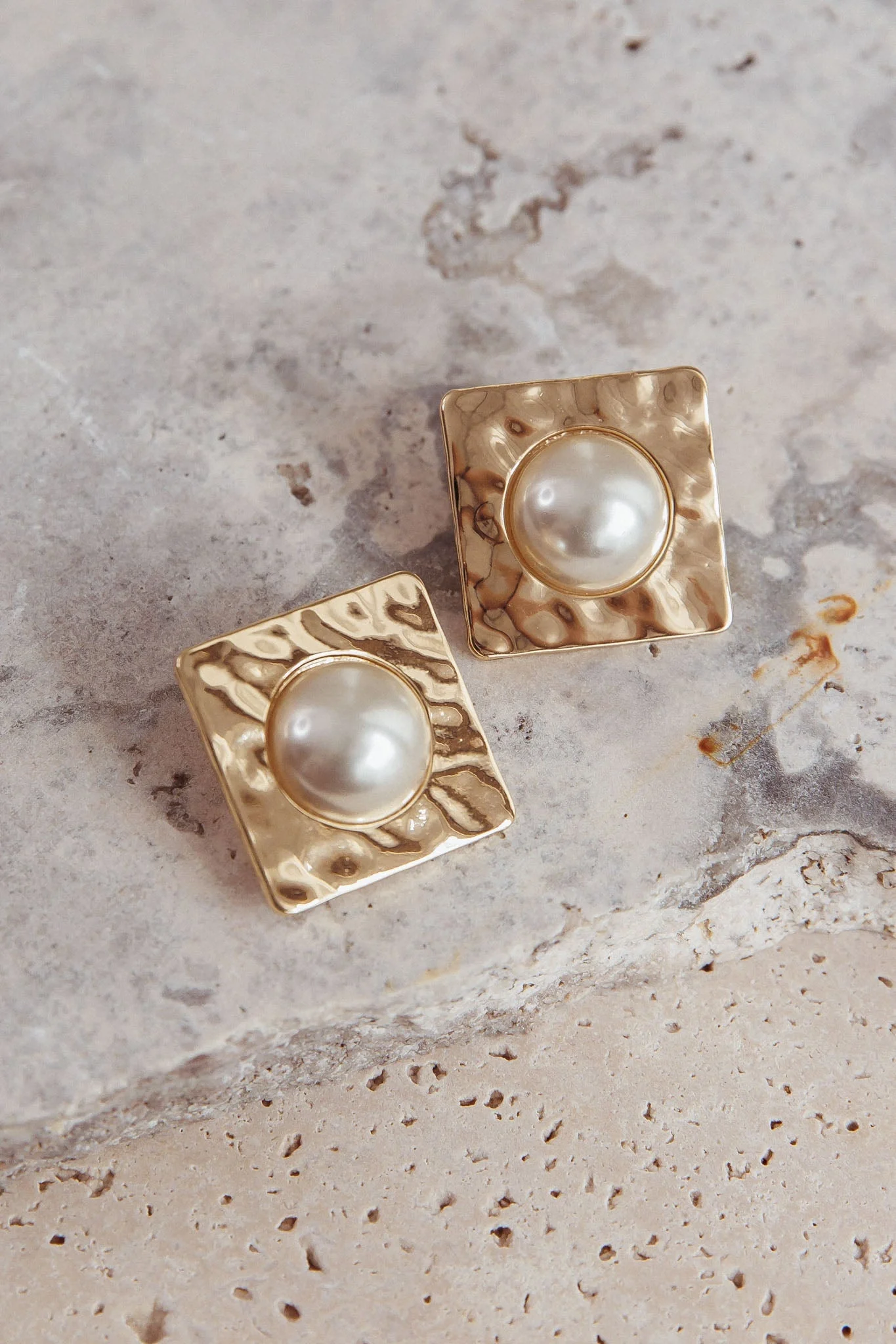 Vanessa Square Hammered Earrings Gold/Pearl