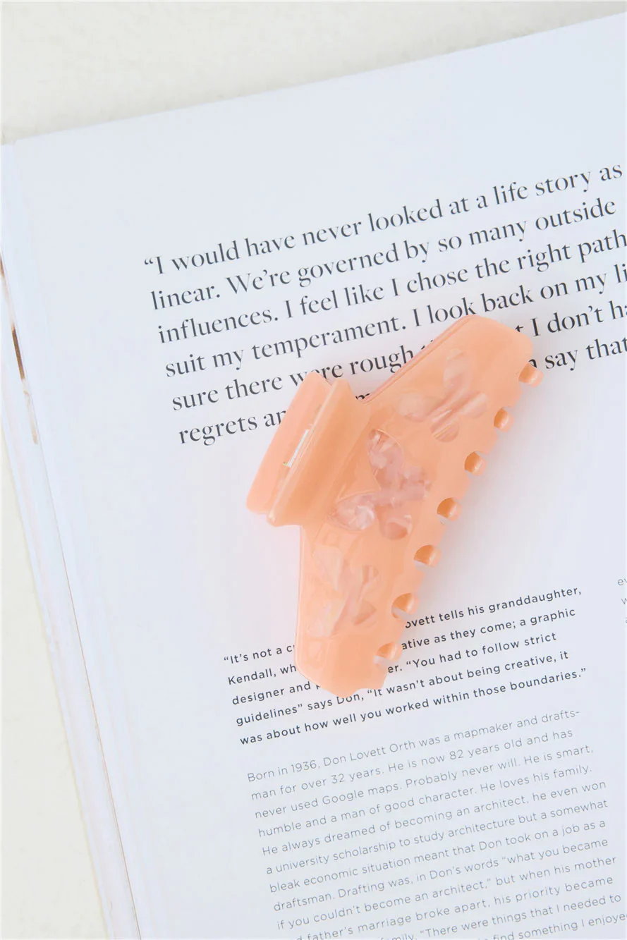 Kylie Claw Clip Pink