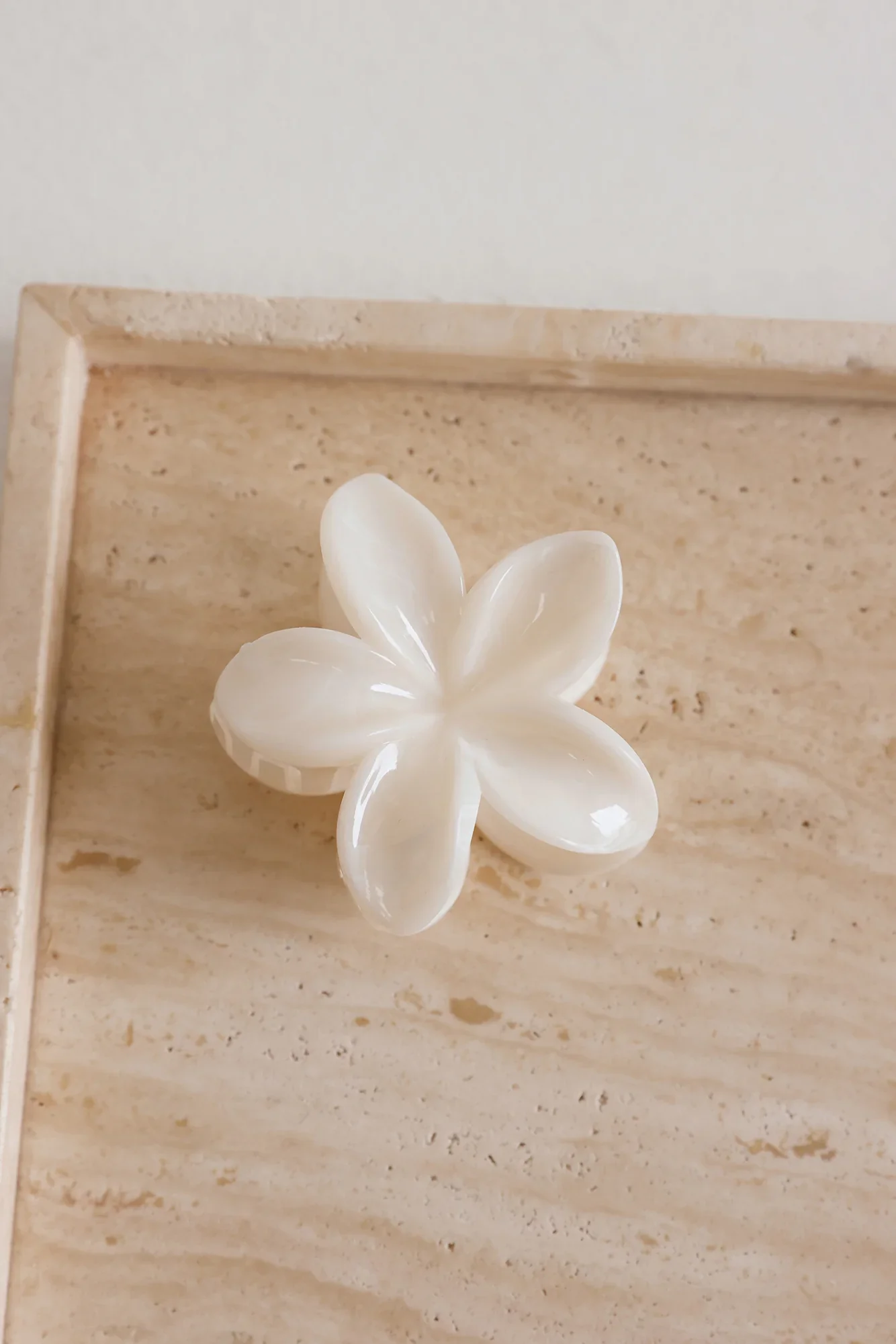 Island Girl Claw Clip White