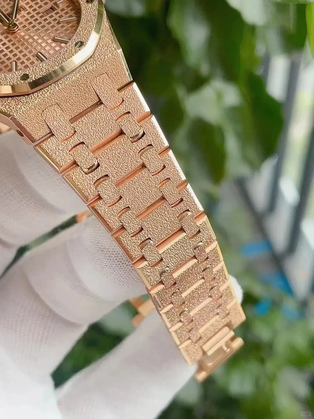 Audemars Piguet Royal Oak Frosted Gold Quartz Gold 67653OR.GG.1263OR.02 - Bestter Watches