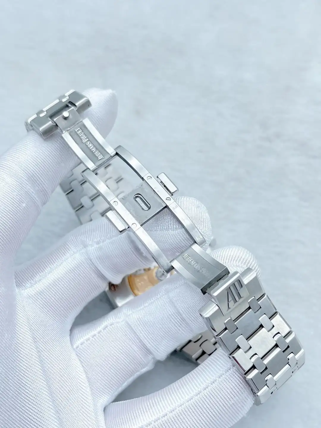 Audemars Piguet Royal Oak Selfwinding Blue 15400ST.OO.1220ST.03 - Bestter Watches