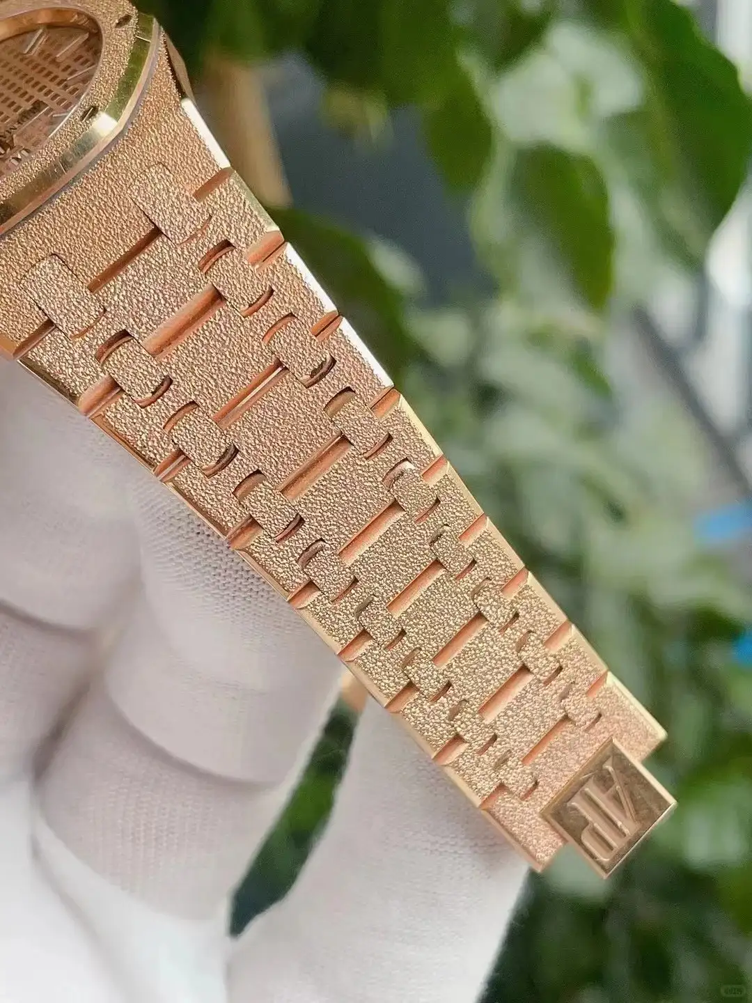 Audemars Piguet Royal Oak Frosted Gold Quartz Gold 67653OR.GG.1263OR.02 - Bestter Watches