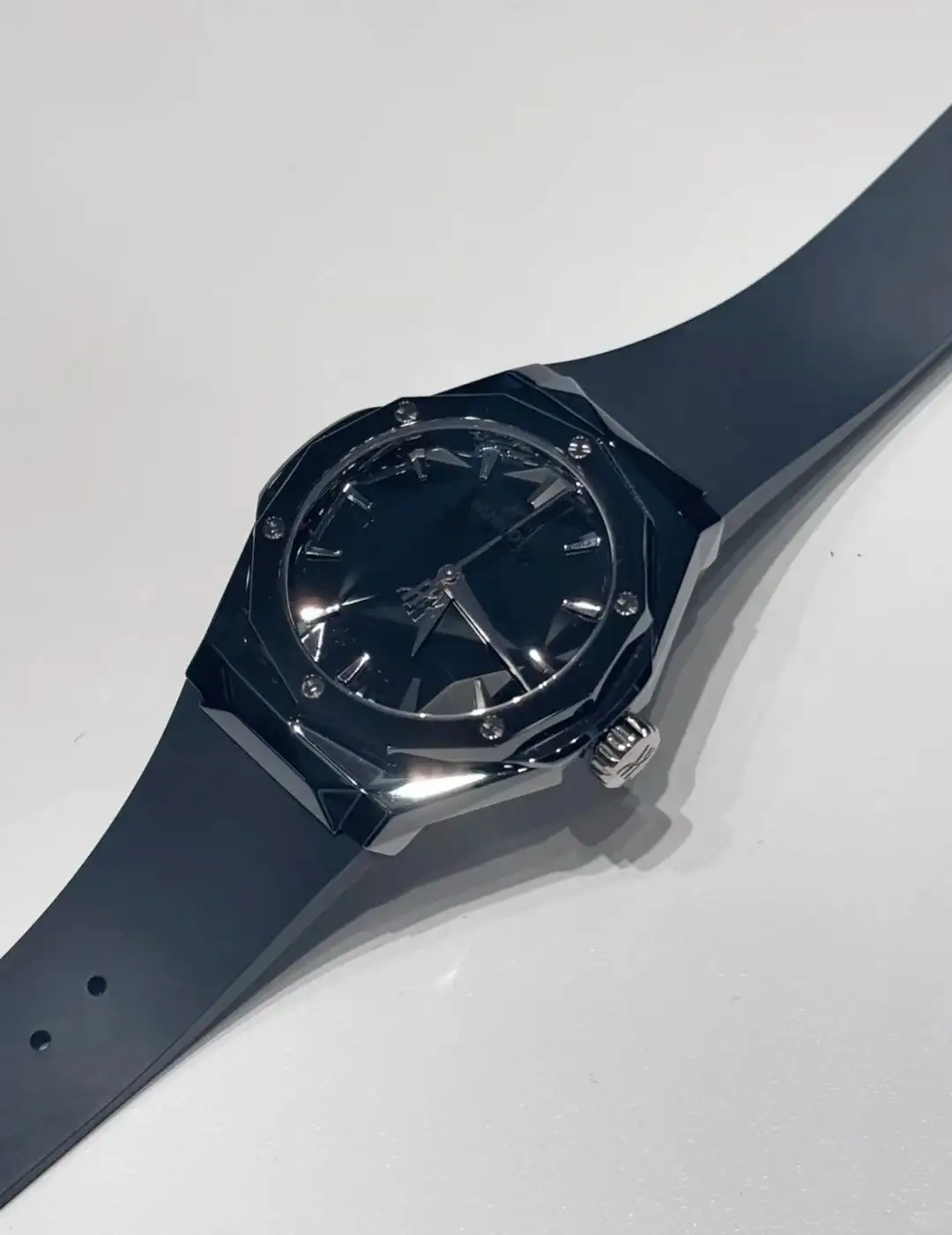Hublot Classic Fusion Men Automatic Black Rubber Watch 550.CS.1800.RX.ORL21 - Bestter Watches