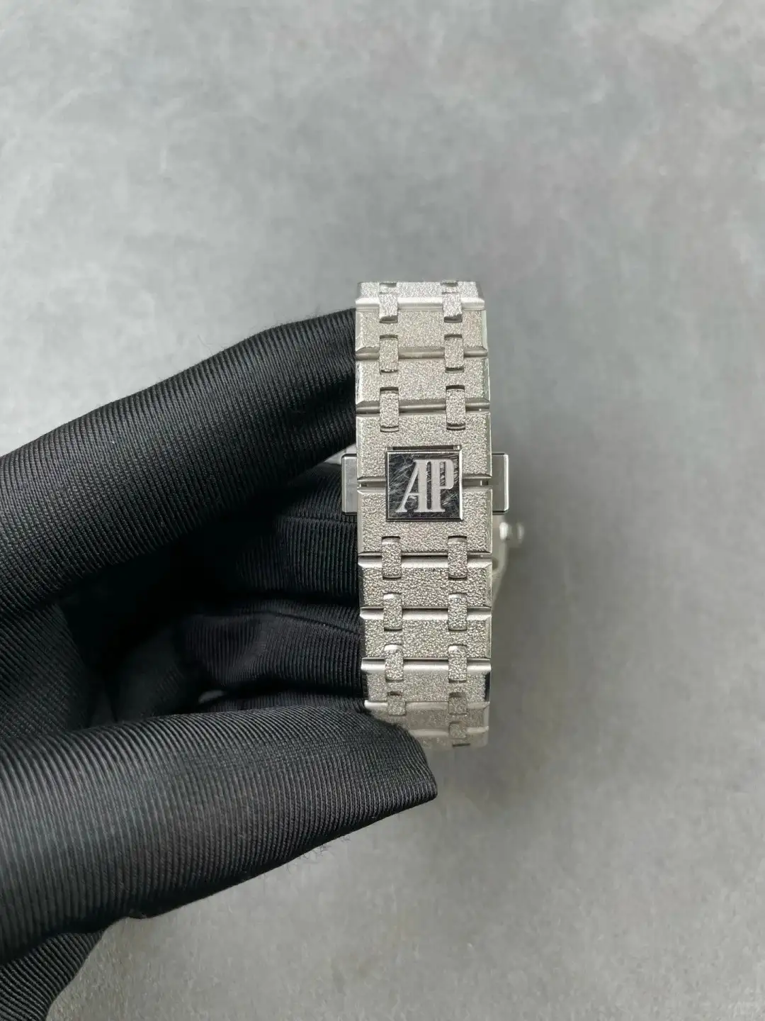 Audemars Piguet Royal Oak Frosted Gold Quartz Black 67653BC.GG.1263BC.02 - Bestter Watches