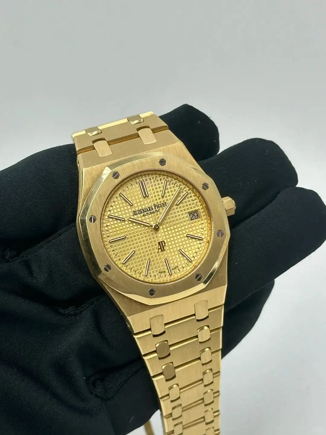 Audemars Piguet Royal Oak Jumbo Extra-Thin Gold 15202BA.OO.1240BA.02 - Bestter Watches