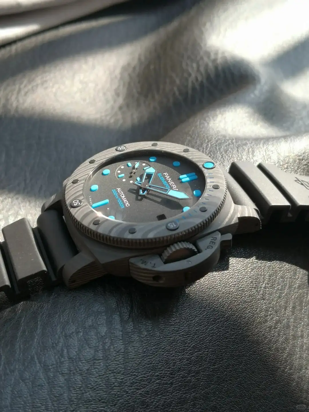 Panerai Submersible Men Automatic Black Rubber Watch PAM00960 - Bestter Watches