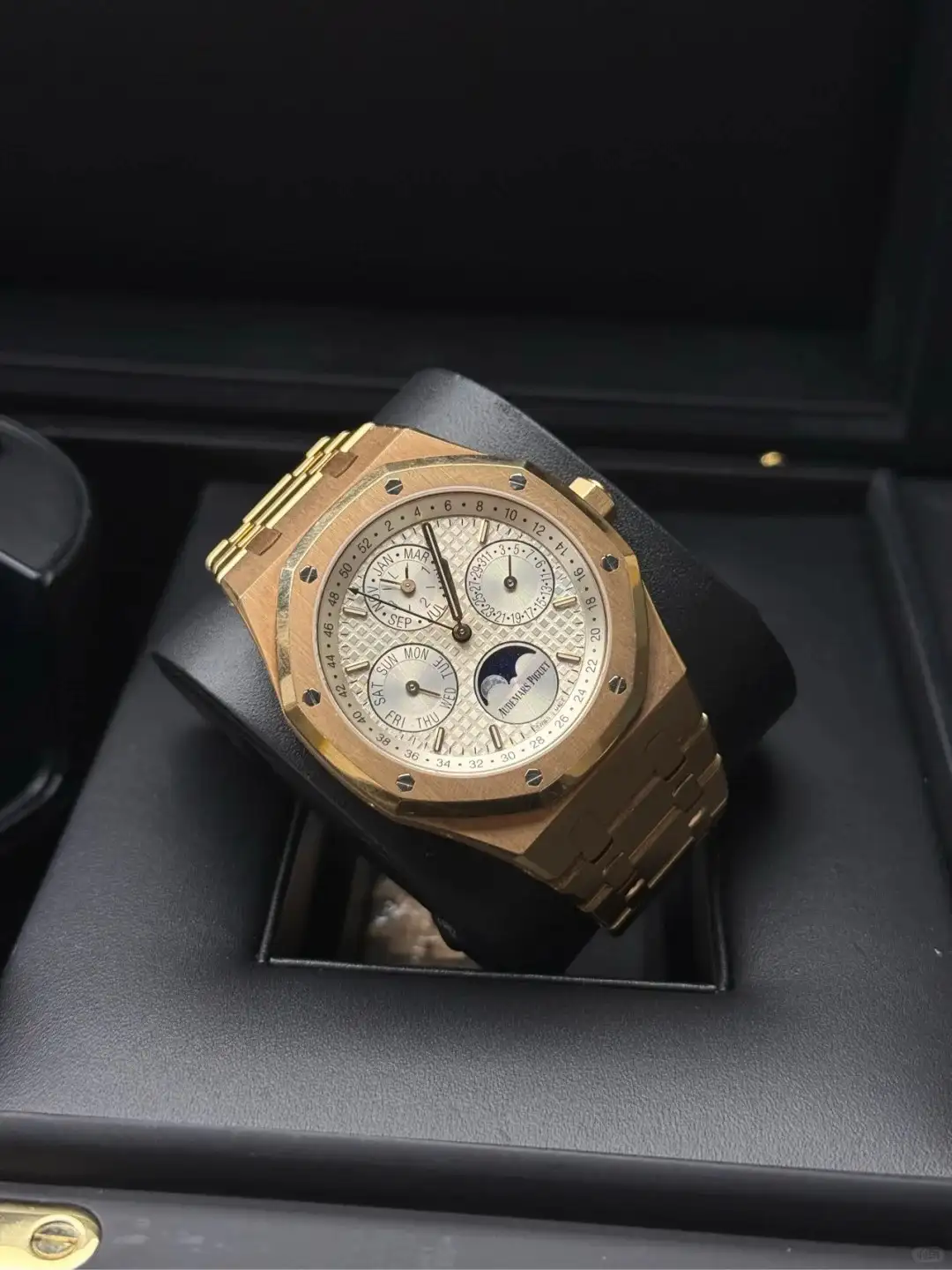 Audemars Piguet Royal Oak Perpetual Calendar Silver 26574OR.OO.1220OR.01 - Bestter Watches
