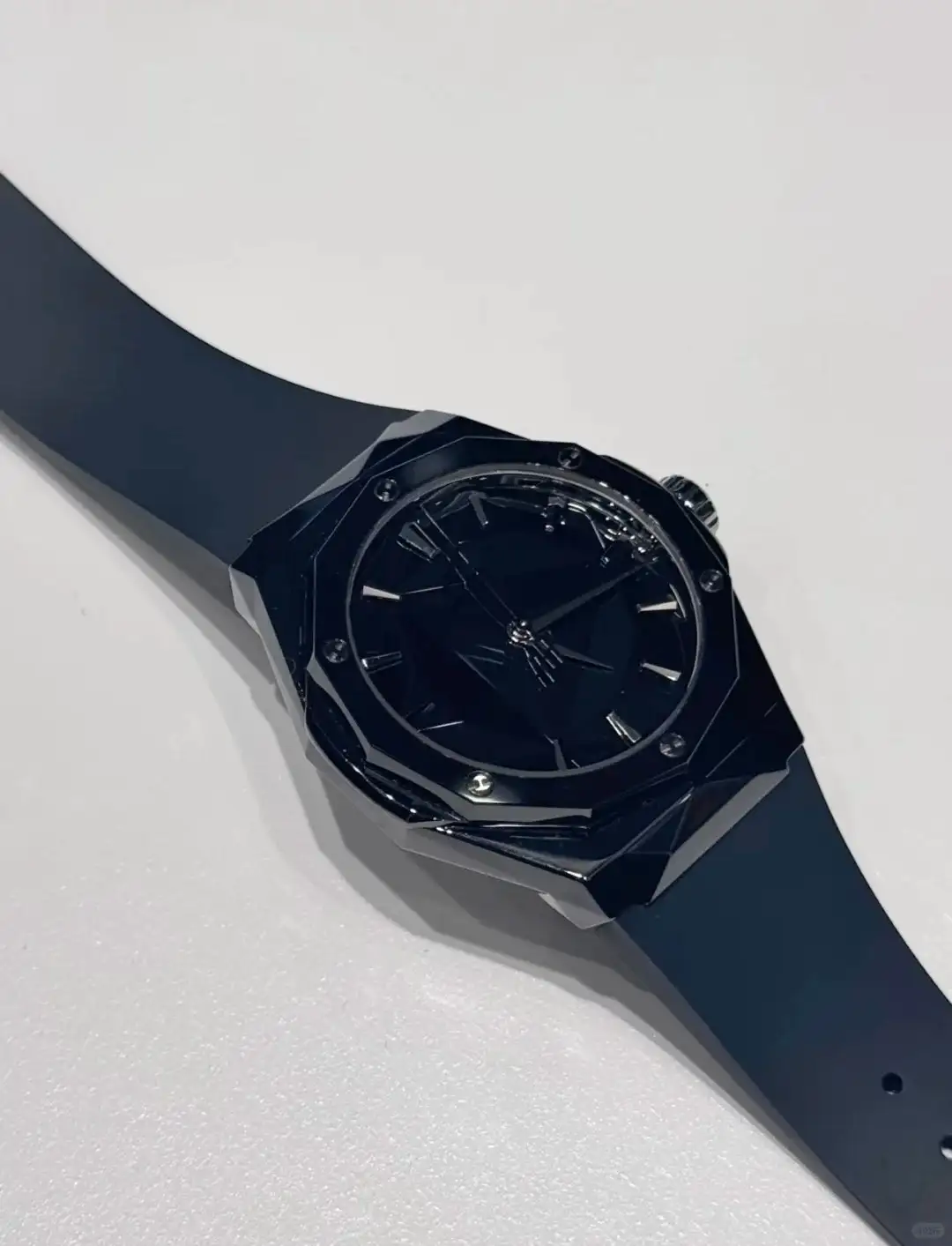 Hublot Classic Fusion Men Automatic Black Rubber Watch 550.CS.1800.RX.ORL21 - Bestter Watches