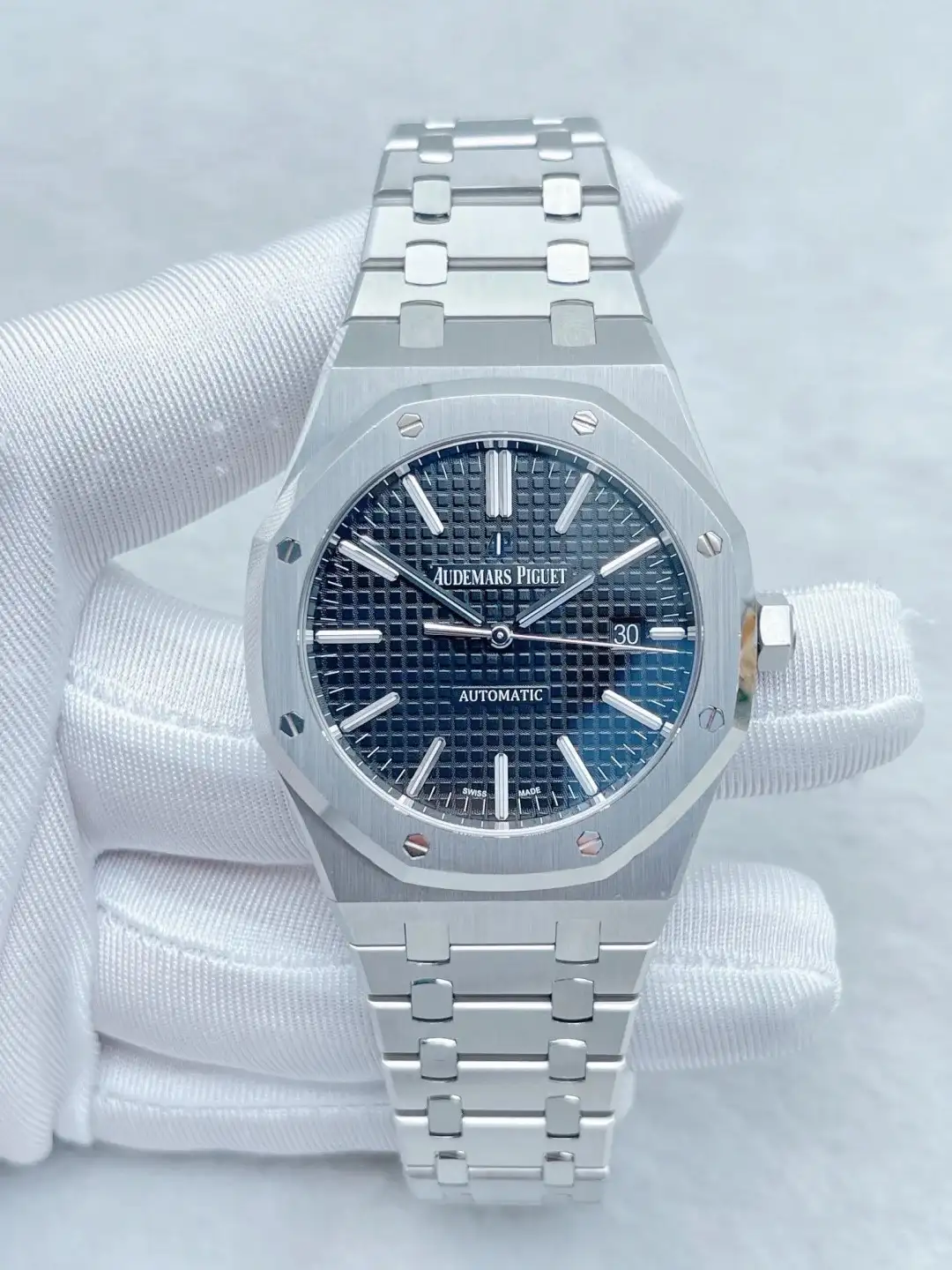 Audemars Piguet Royal Oak Selfwinding Blue 15400ST.OO.1220ST.03 - Bestter Watches