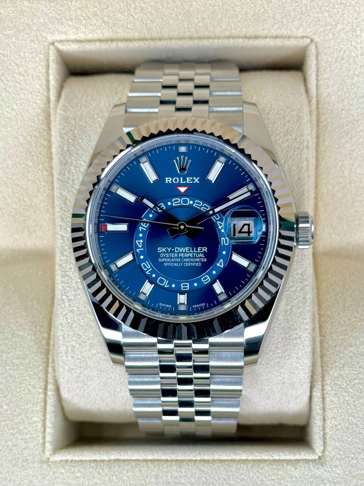Superclone Rolex Sky-Dweller 42 mm Bright blue Dial 336934 Jubilee - Bestter Watches