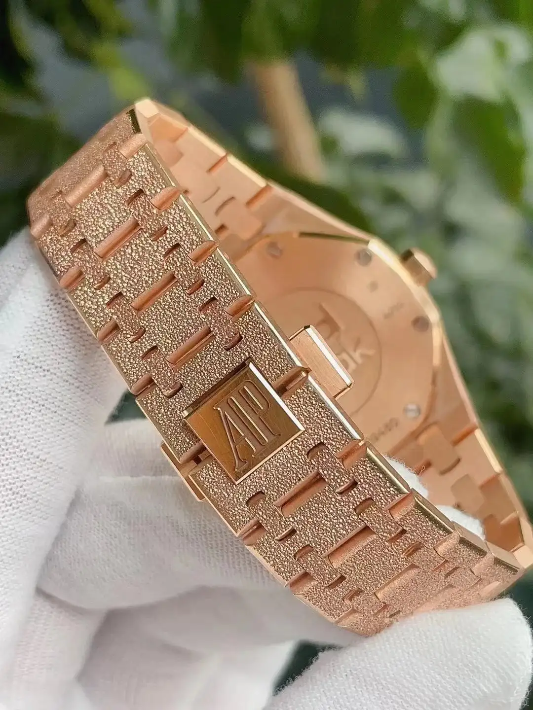 Audemars Piguet Royal Oak Frosted Gold Quartz Gold 67653OR.GG.1263OR.02 - Bestter Watches